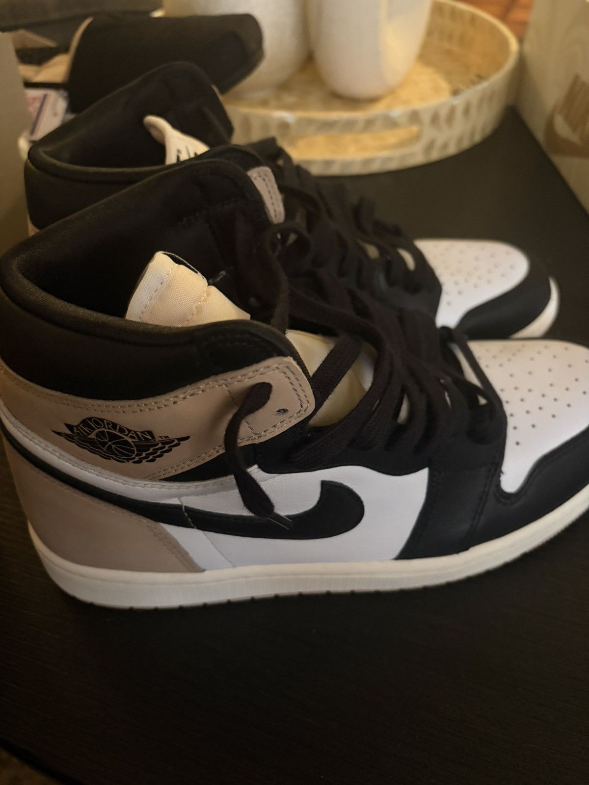 Jordan Brand Nike Air Jordan 1 Retro High OG “Latte” Size US 11 / IT 41 - 5 Thumbnail