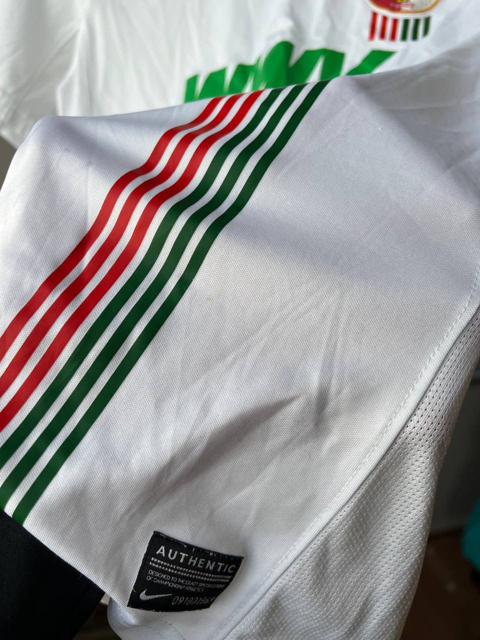 Nike 2015/16 AUGSBURG FC SIGNED HOME SOCCER JERSEY FOOTBALL SHIRT Size US S / EU 44-46 / 1 - 9 Thumbnail