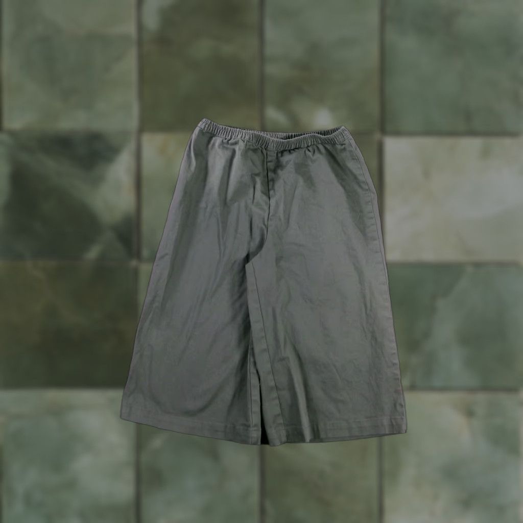 Olive **Serengeti Women's S Size Olive Green Cropped Culotte** User: **Serengeti Women's S Size Olive Green Wide Leg Culotte** Size 28" / US 6 / IT 42 - 1 Thumbnail