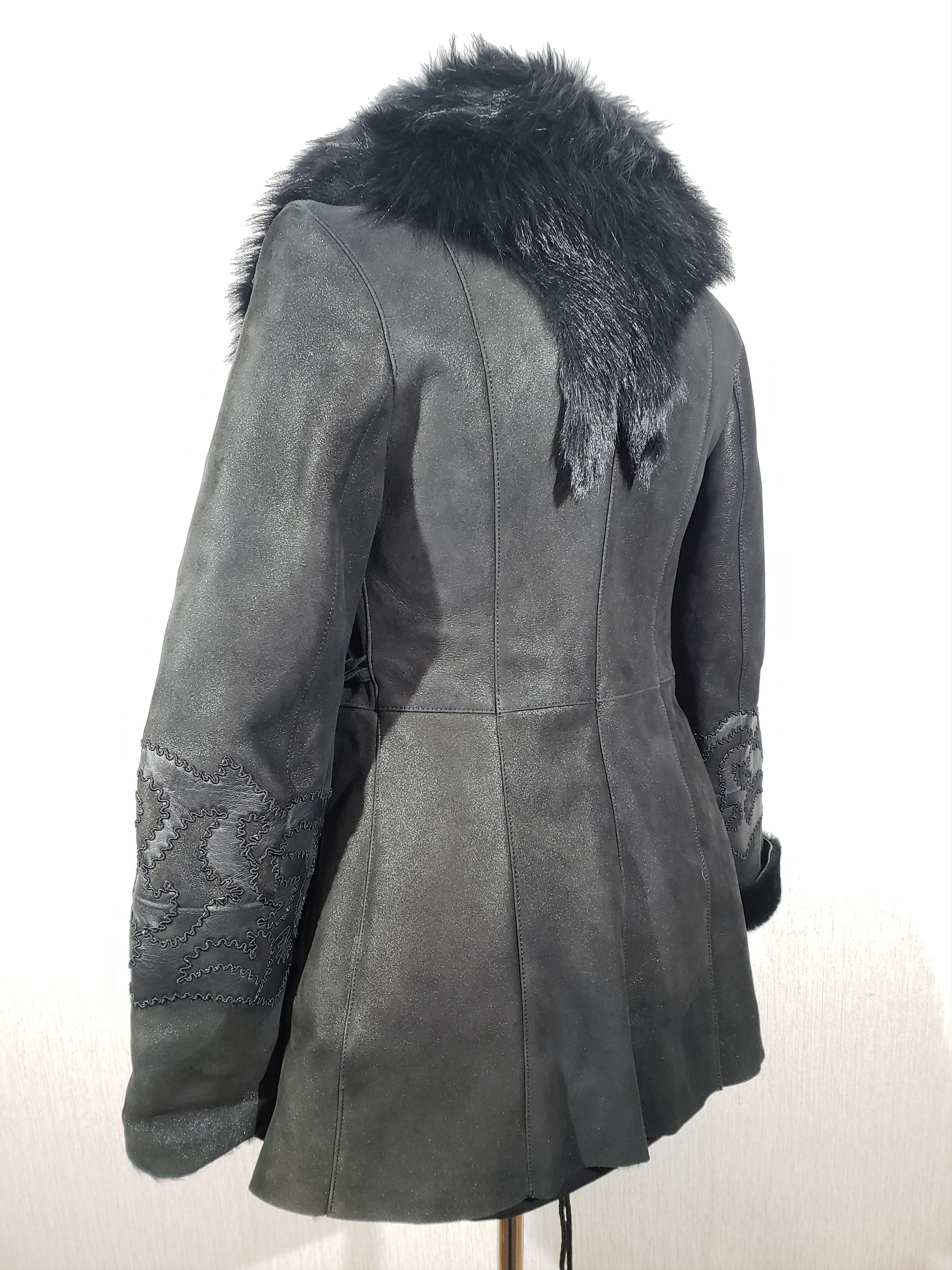 Other Stylish black sheepskin coat with a wide fluffy collar. Size S / US 4 / IT 40 - 6 Thumbnail