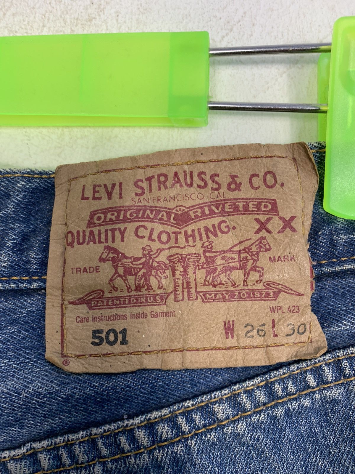 Levi's Vintage Clothing 90s Levi’s Strauss Lot 501 Buttonfly Denim Beauty Fade Size 26" / US 2 / IT 38 - 15 Thumbnail