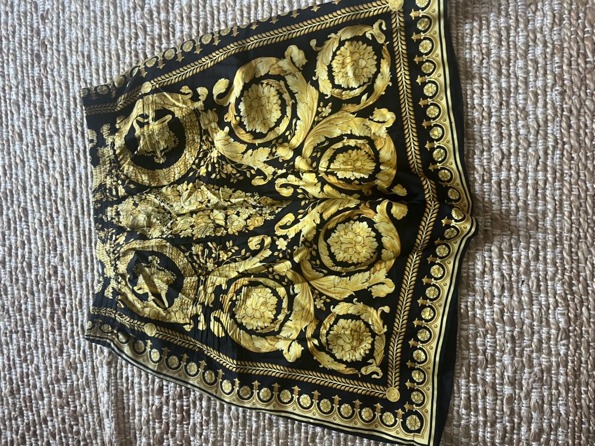 Versace Versace Barocco Silk Shorts Size US 30 / EU 46 - 1 Thumbnail