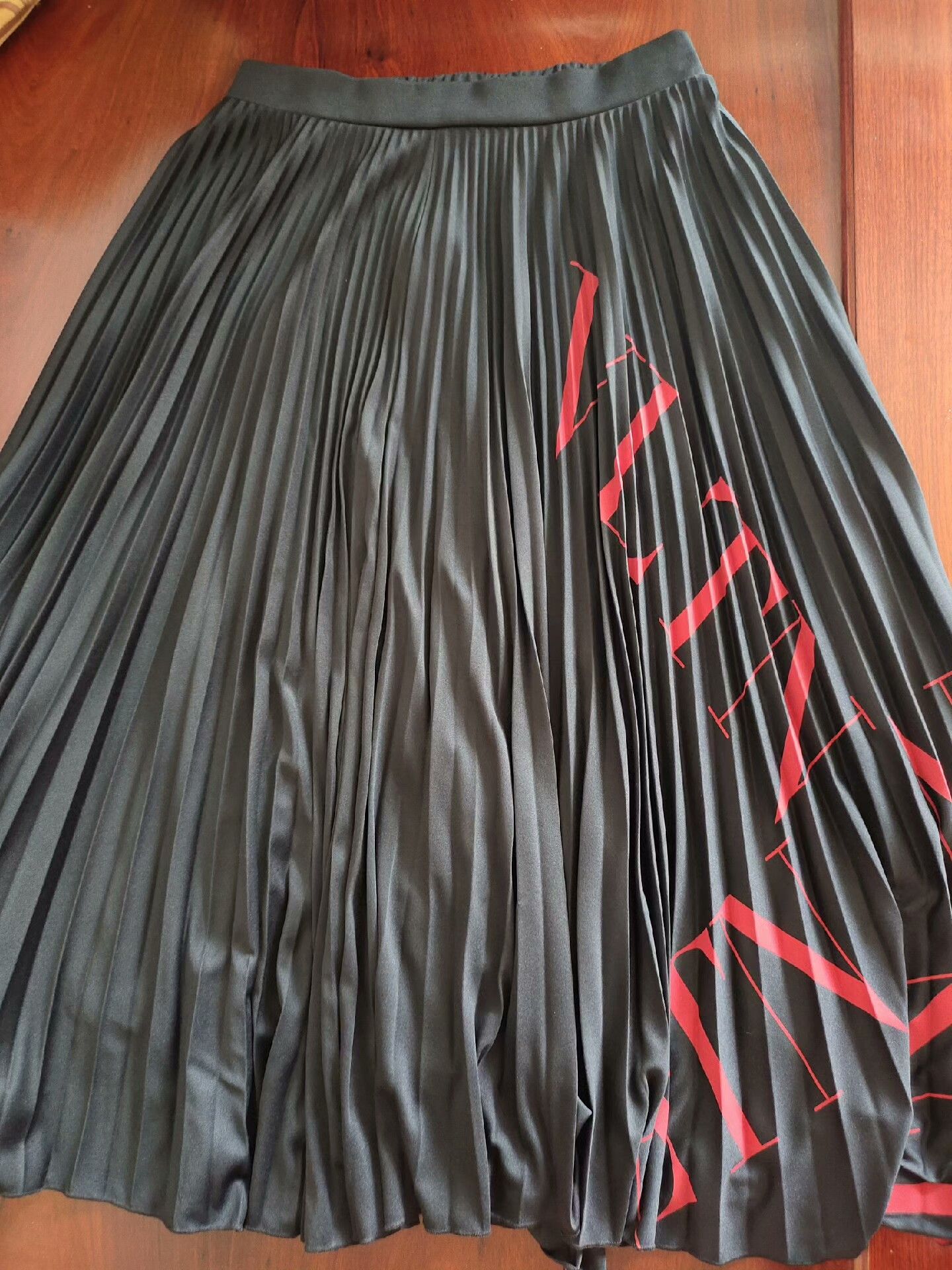 Valentino Valentino Black Pleated Skirt with Red Logo Size US 29 - 1 Thumbnail