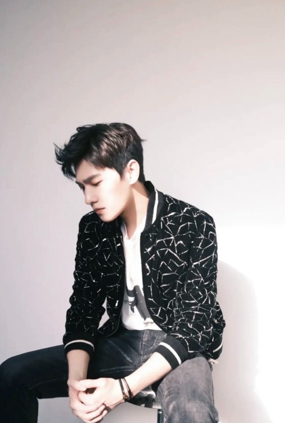 Saint Laurent Paris Saint Laurent FW19 Runway Sequin Embellished VelvetJacket Size US S / EU 44-46 / 1 - 9 Thumbnail