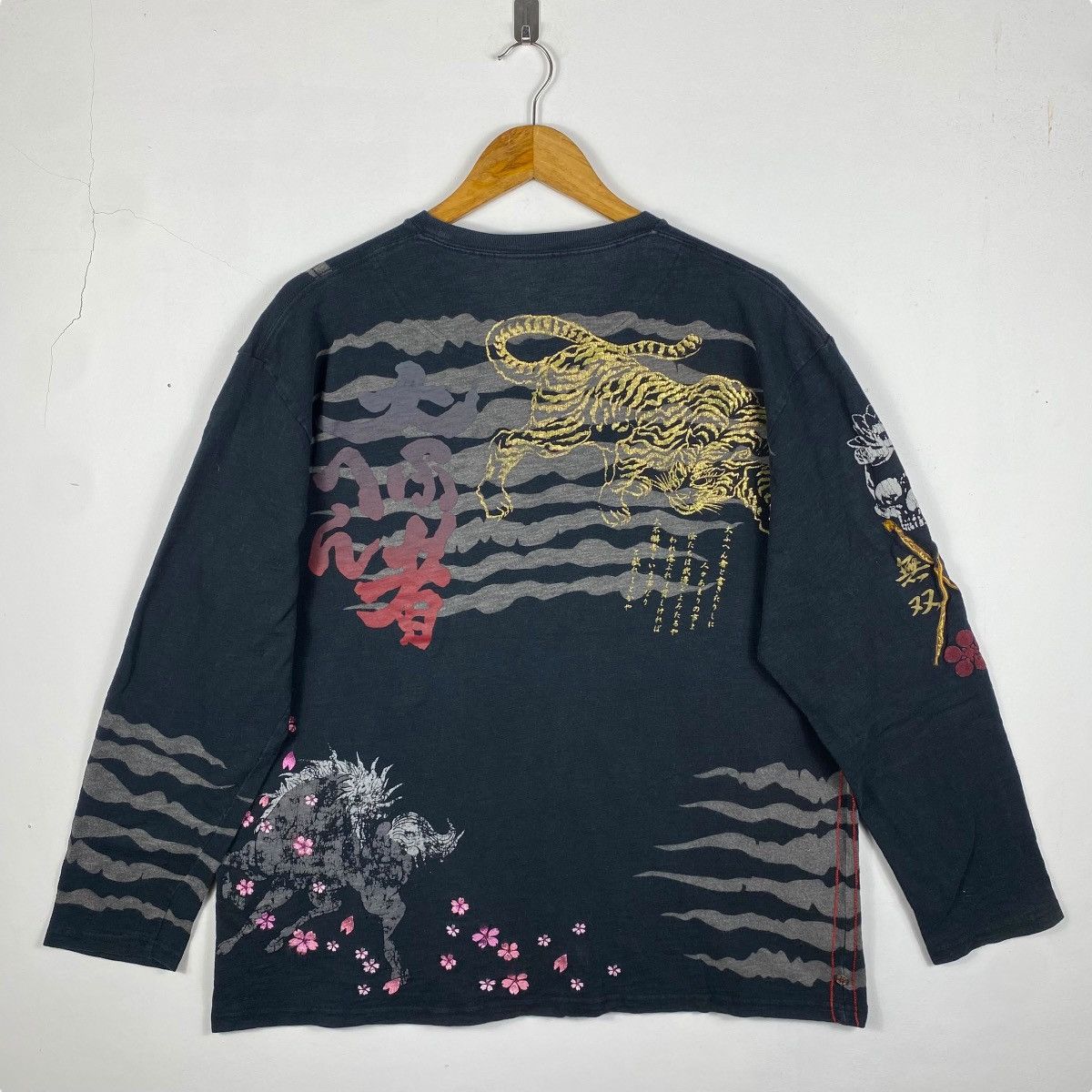 Japanese Brand Japanese Brand Tiger With Sakura Flower Spirit Long Sleeve Size US M / EU 48-50 / 2 - 5 Thumbnail