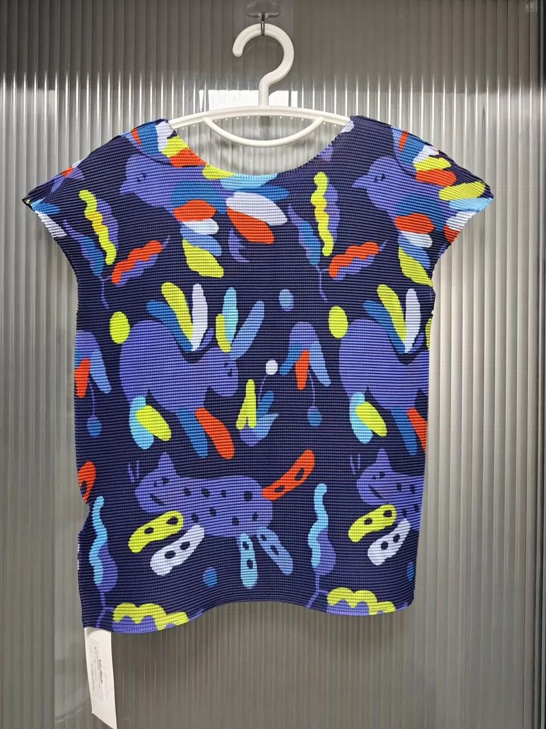 Issey Miyake issey miyake A little rabbit's round-neck short-sleeved shi Size M / US 6-8 / IT 42-44 - 1 Thumbnail