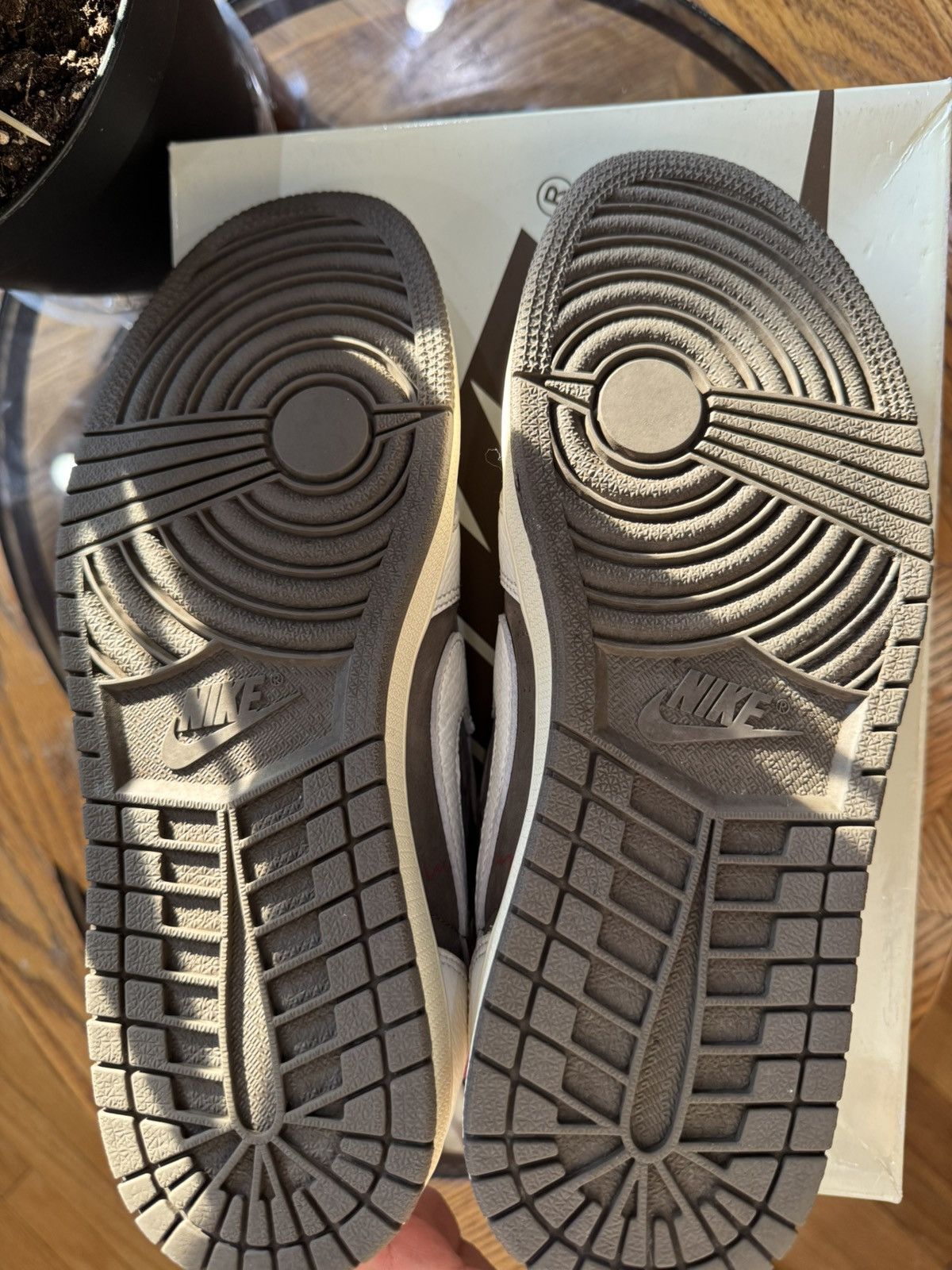 Jordan Brand × Travis Scott Travis Scott Jordan 1 Reverse Mocha low Size US 9 / EU 42 - 5 Thumbnail