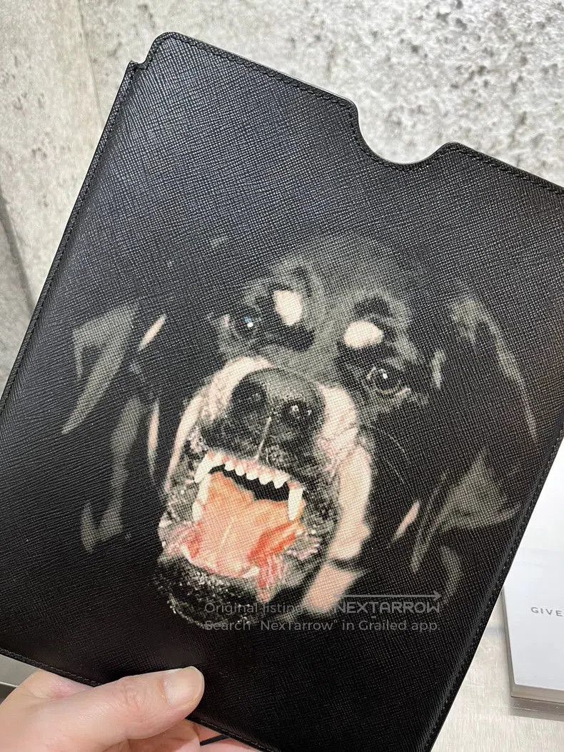 Givenchy Givenchy Black Dog Head Laptop Sleeve. Size ONE SIZE - 2 Thumbnail