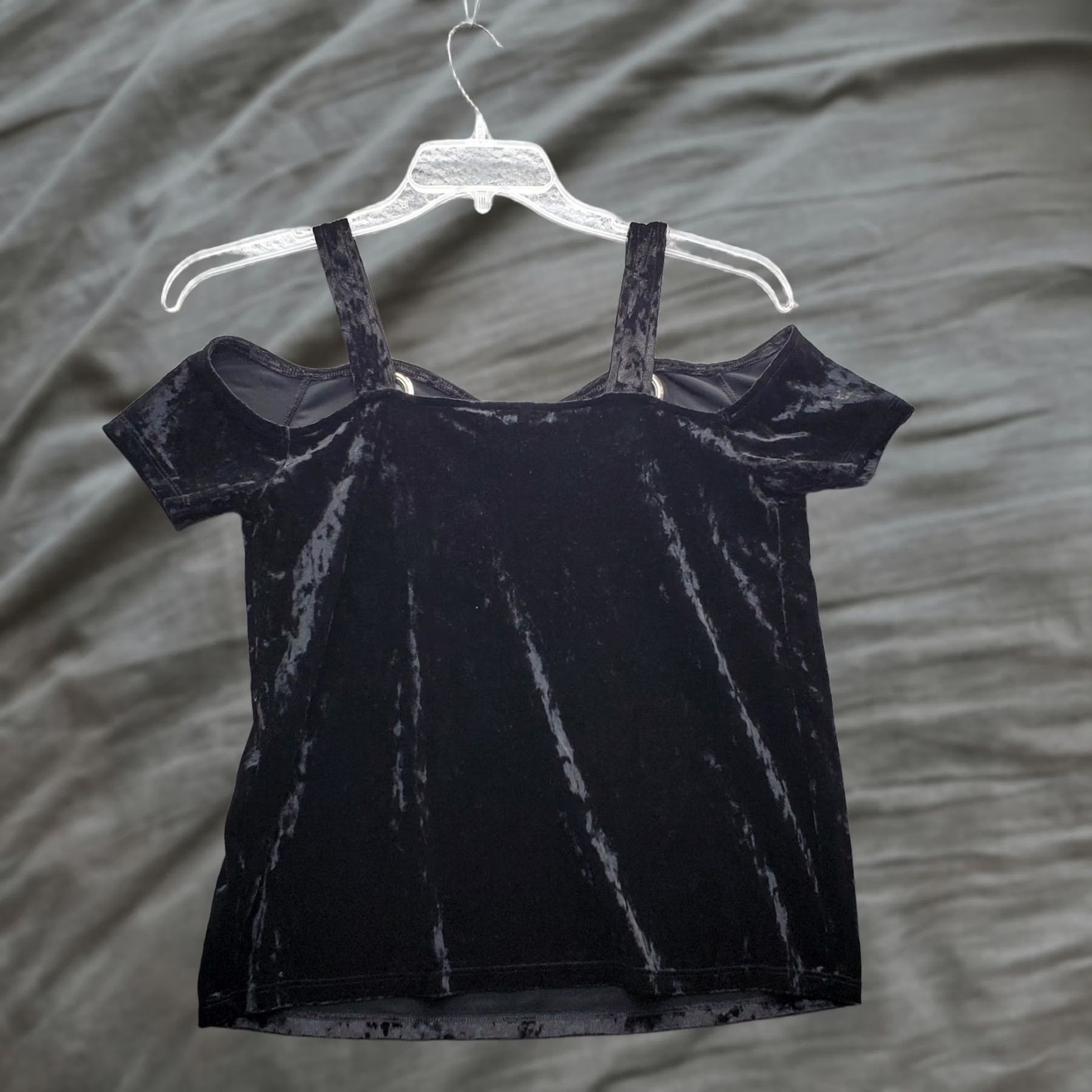 Vintage Rock & Republic Blouse Womens Small Black Velvet Cold Shoulder Sleeve Stretch Shirt Size S / US 4 / IT 40 - 1 Thumbnail