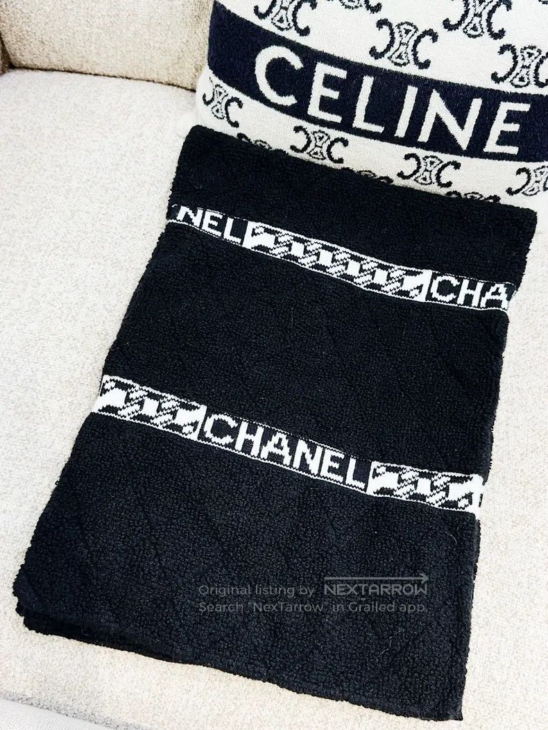 Chanel Chanel 20K black and white panda colour matching wool scar Size ONE SIZE - 1 Thumbnail