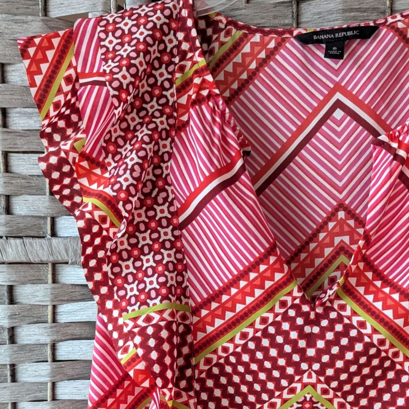 Banana Republic Banana Republic Blouse Top V-Neck Sleeveless Geometric Ruffle Multicolor Red Pink Sz S Womens Size S / US 4 / IT 40 - 3 Thumbnail