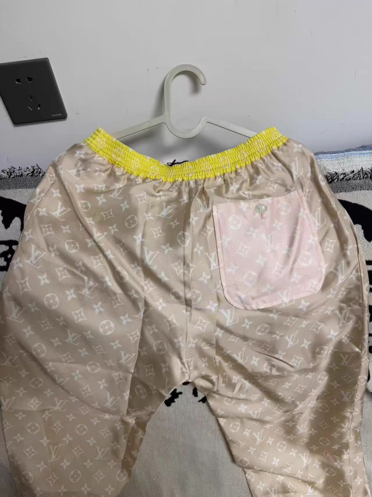 Louis Vuitton LV Monogram Silk Pants New With Tags 34 Size 25" / US 0 / IT 36 - 2 Thumbnail
