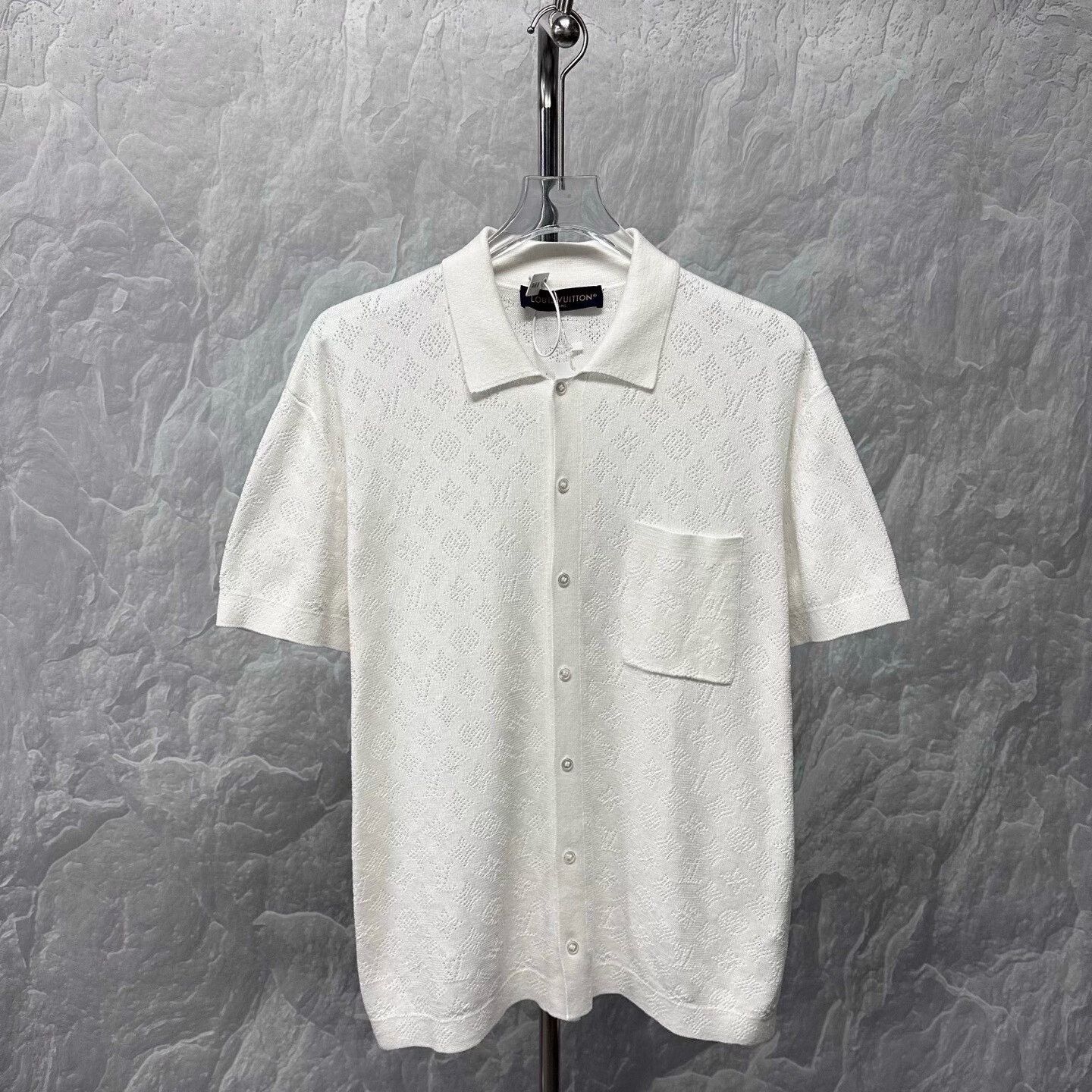 Louis Vuitton louis vuitton white short sleeve knit shirt wxx Size US S / EU 44-46 / 1 - 1 Thumbnail