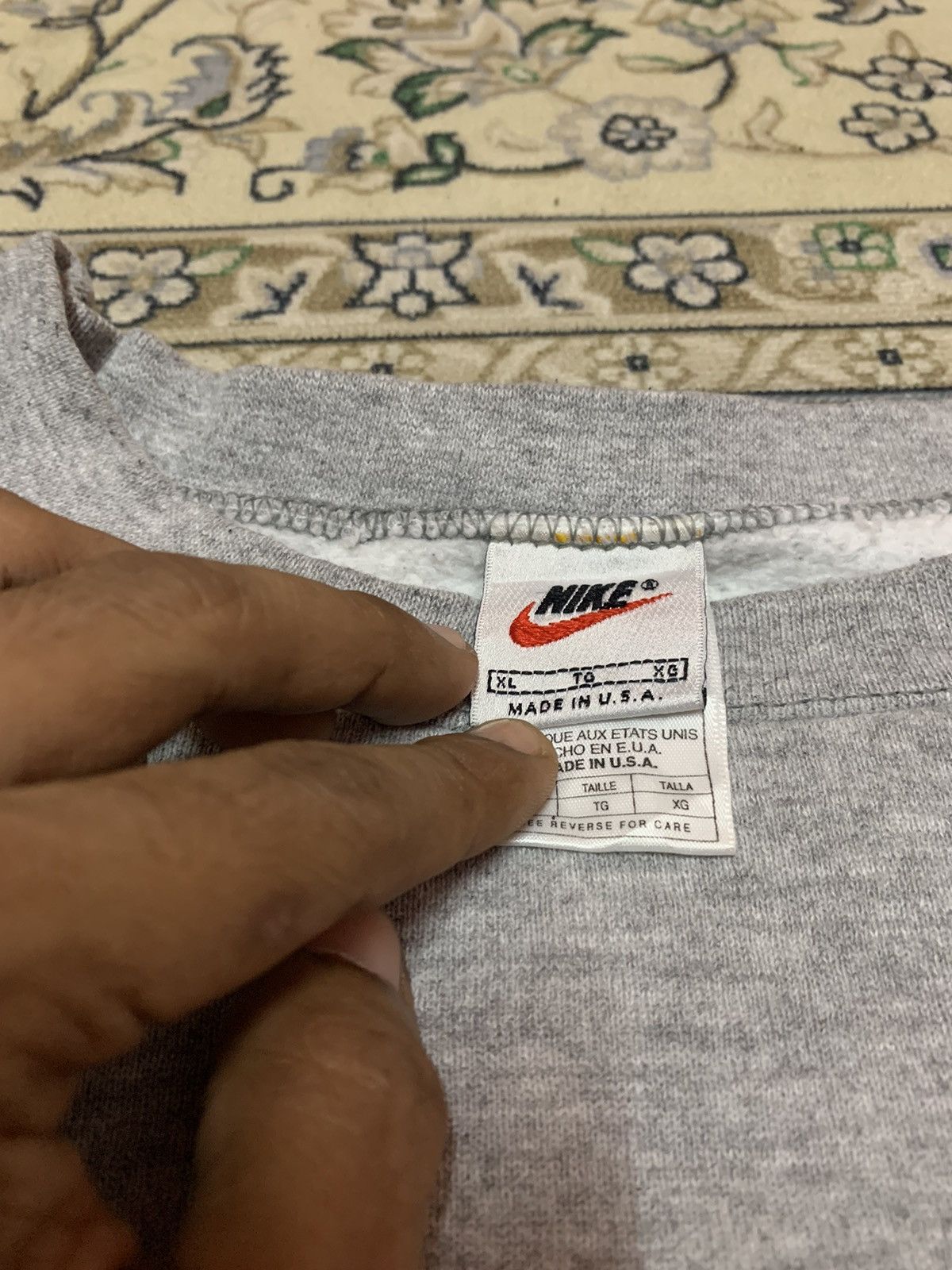 Nike 90s NIKE GREY TAG SWEATSHIRT SMALL SWOOSH Size US XL / EU 56 / 4 - 6 Thumbnail