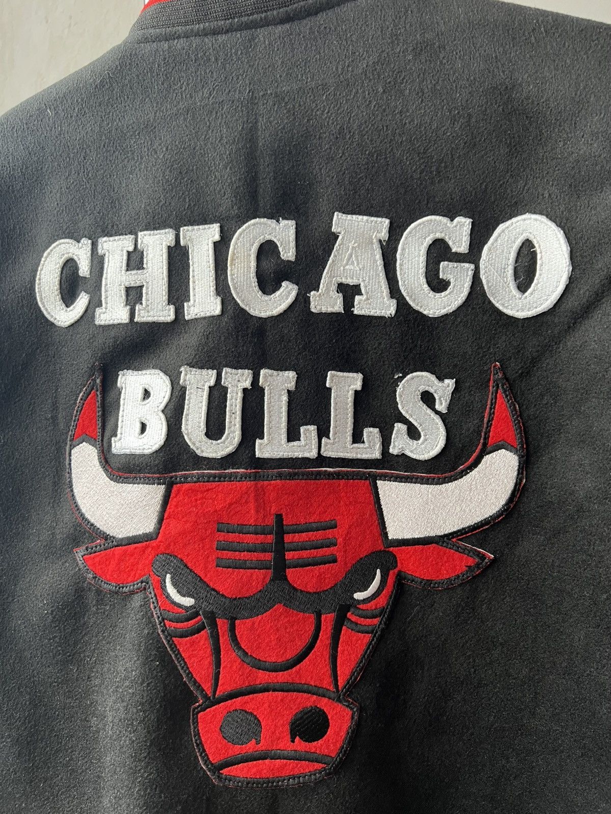 NBA 90’S CHICAGO BULLS VINTAGE MENS ZIP WOOL/LEATHER BOMBER SZ M Size US M / EU 48-50 / 2 - 11 Thumbnail