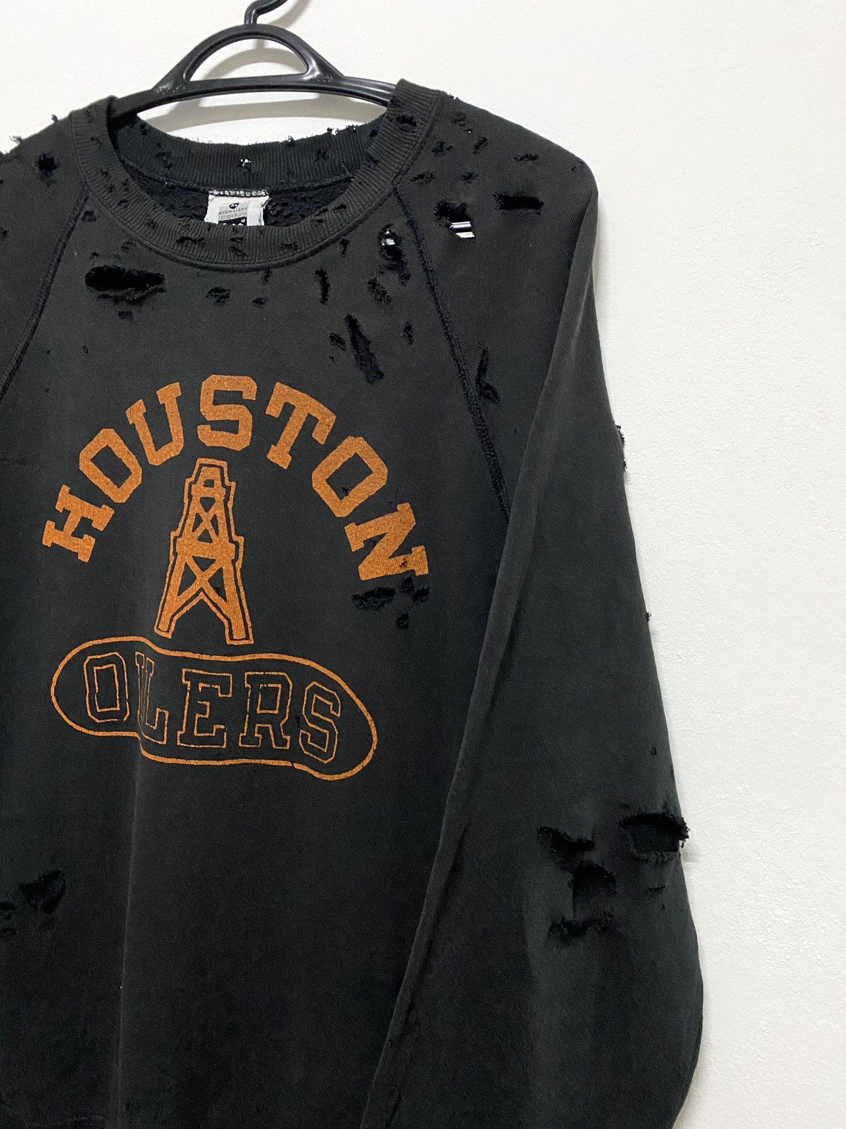 4GSELLER Rare Vintage Thrased houston oilers distressed Sweatshirt Size US M / EU 48-50 / 2 - 6 Thumbnail