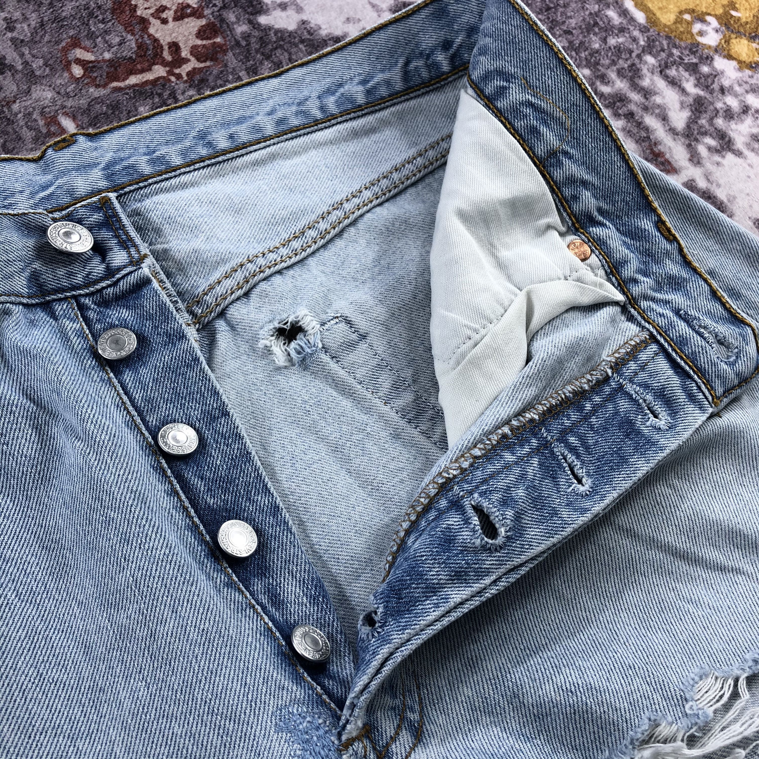 Levi's 90s Vintage Light Wash Levis 501 Jeans-JM2536 Size US 33 - 11 Thumbnail