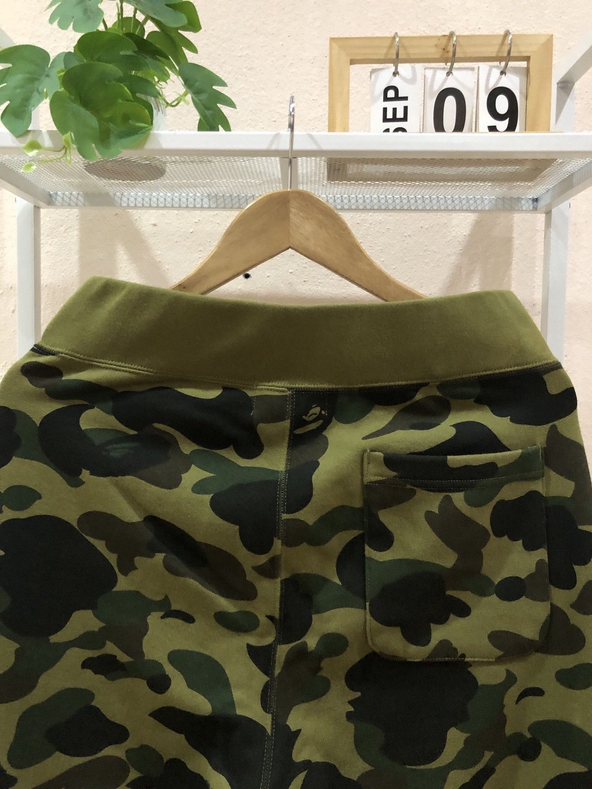 Bape A Bathing Ape 1st Camo Shark Sweatpants Size US 32 / EU 48 - 4 Thumbnail