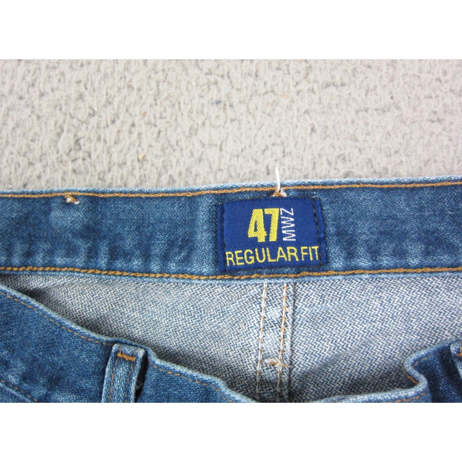 Wrangler VINTAGE Wrangler Jeans Mens 33x32 Blue Cowboy Straight Regular Fit 47MWZPW 5-Pocket Denim Cotton Zip Accessory Logo Zipper 90s Cowboy Theme Size US 33 - 7 Thumbnail