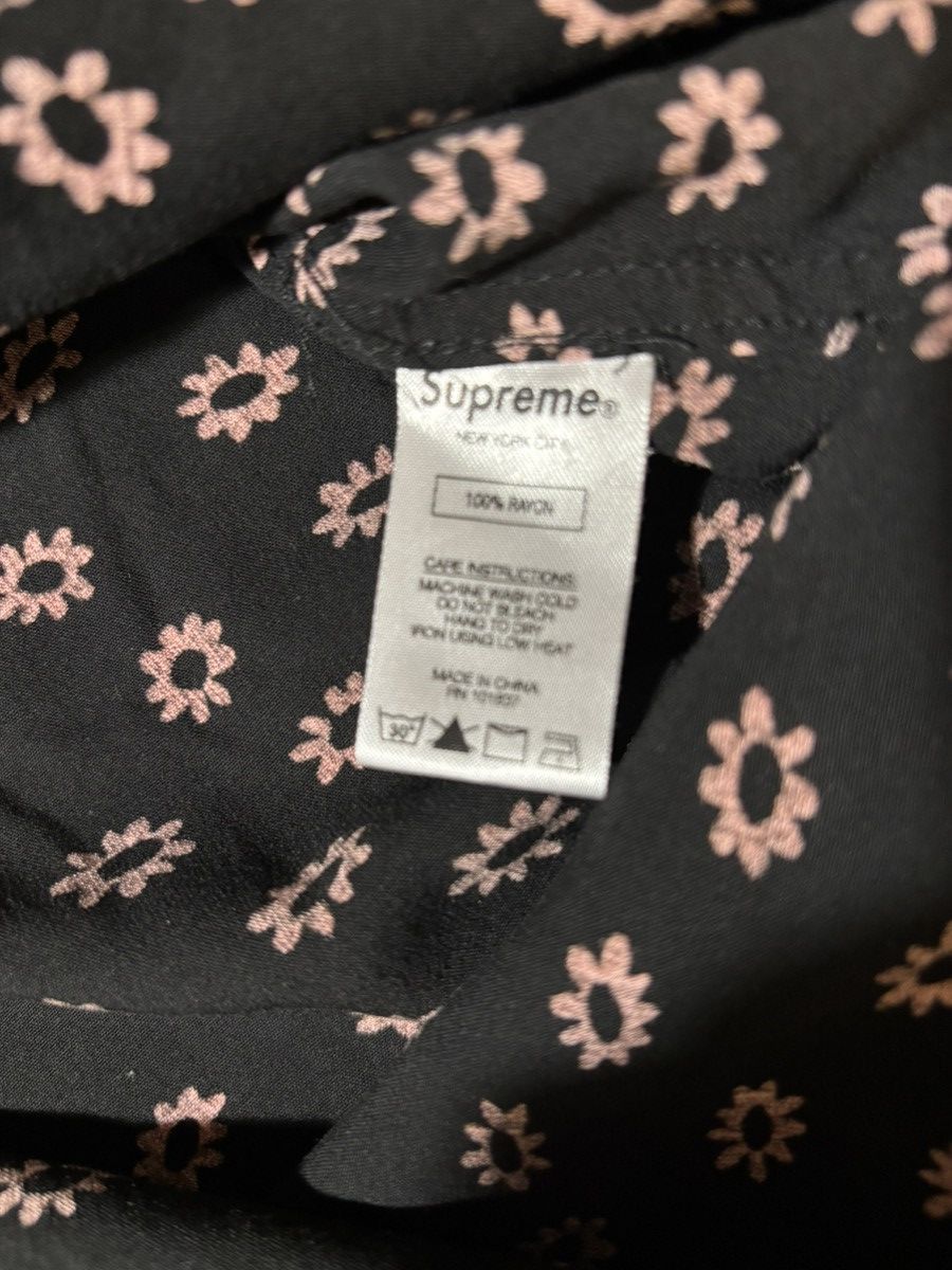 Supreme Supreme daisy rayon black/pink Size US S / EU 44-46 / 1 - 4 Thumbnail