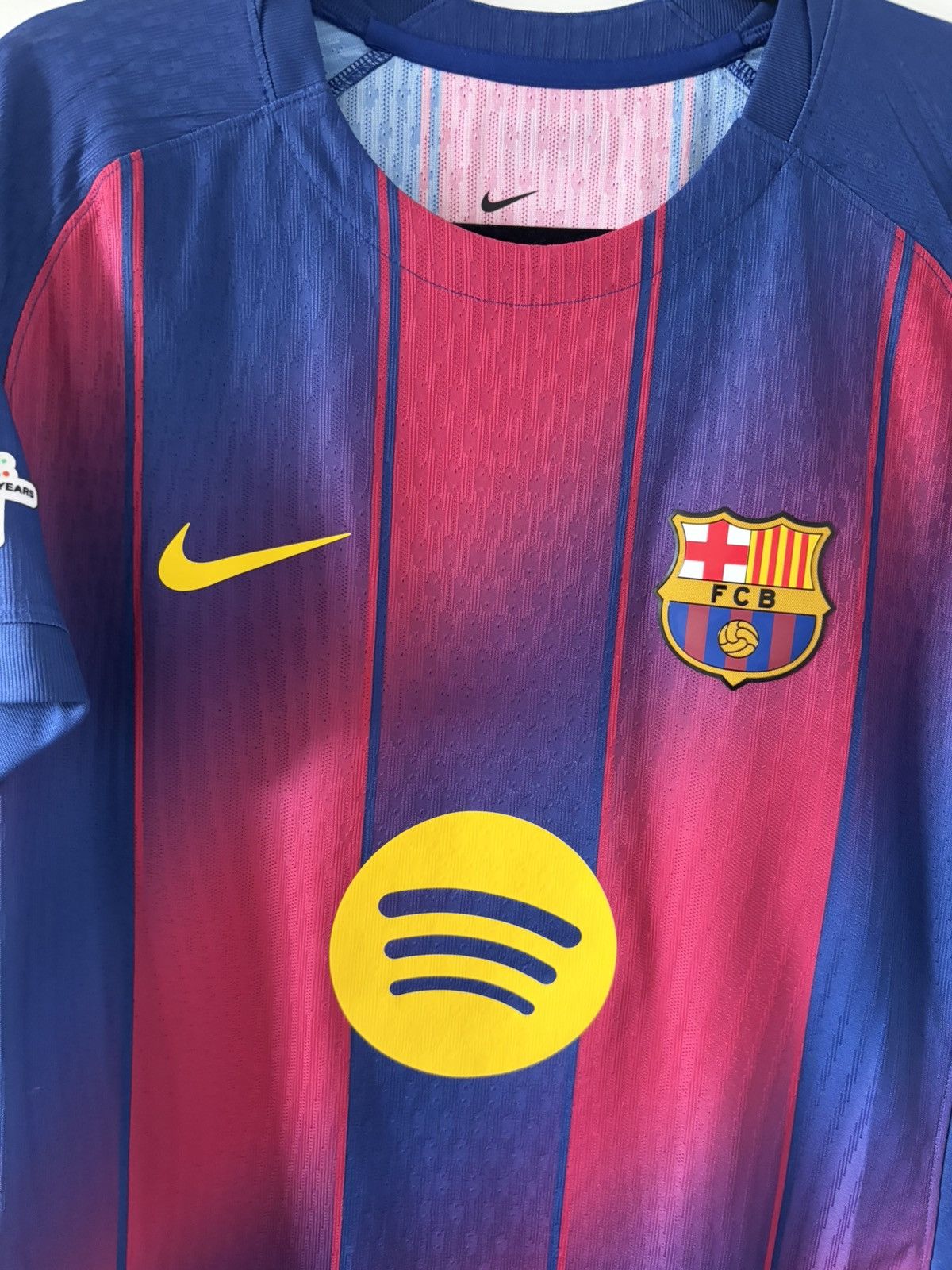 Nike Barcelona nike 2025/2026 home Match Issue Lewandowski Size US L / EU 52-54 / 3 - 4 Thumbnail
