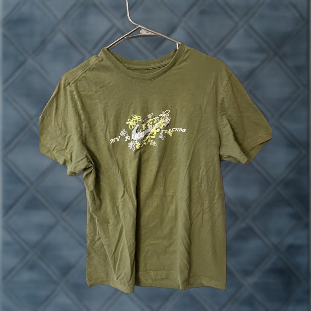 Nike NIKE SPORTSWEAR JDI My Friends Tee MEN'S OLIVE WHITE T-SHIRT M Nike Casual Graphic Print Short Sleeve Crew Neck 100% Cotton Vintage? No Size US M / EU 48-50 / 2 - 1 Thumbnail