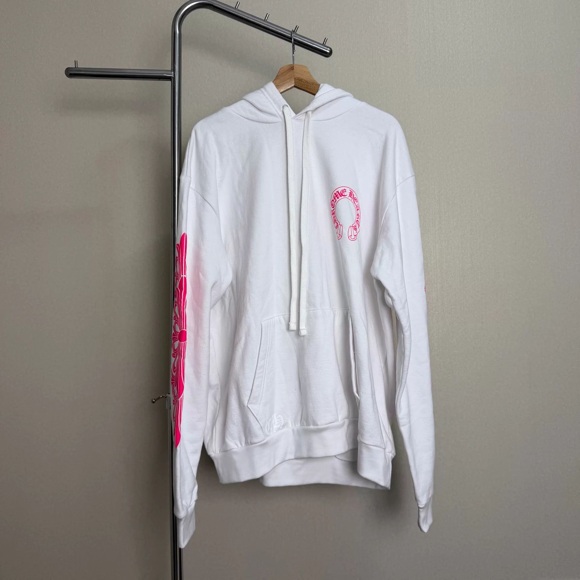 Chrome Hearts Chrome Hearts Horseshoe White & Pink Hoodie XL Size L / US 10 / IT 46 - 1 Thumbnail