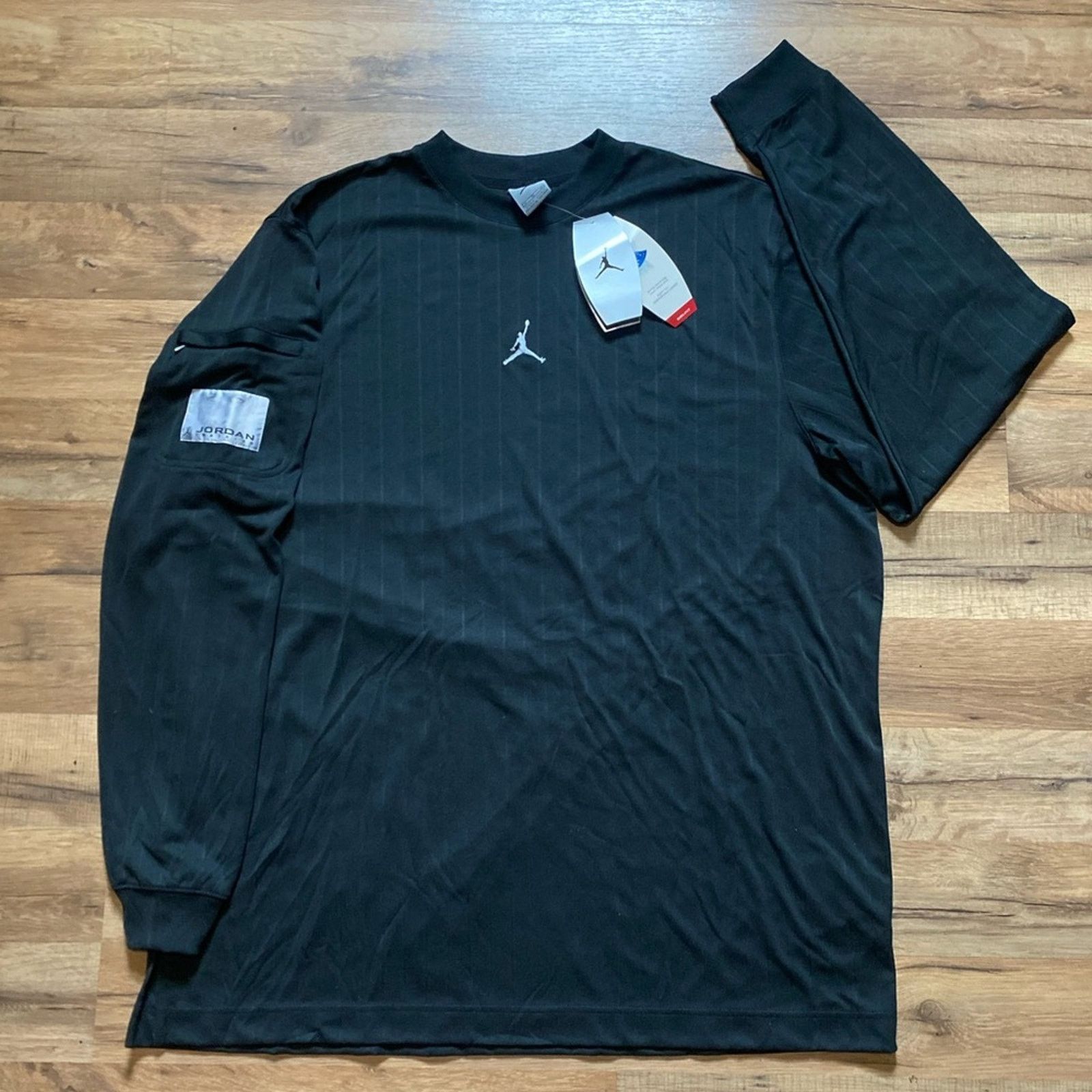 Jordan Brand 2002 Jordan Center Logo Pin Stripe Training Long Sleeve Size US XL / EU 56 / 4 - 3 Thumbnail
