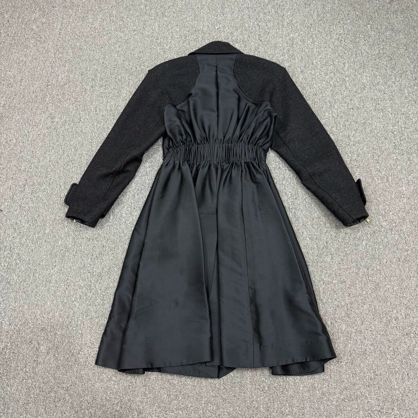 Louis Vuitton Louis Vuitton black wool gold button Monogram overcoat 34 Size XS / US 0-2 / IT 36-38 - 2 Thumbnail