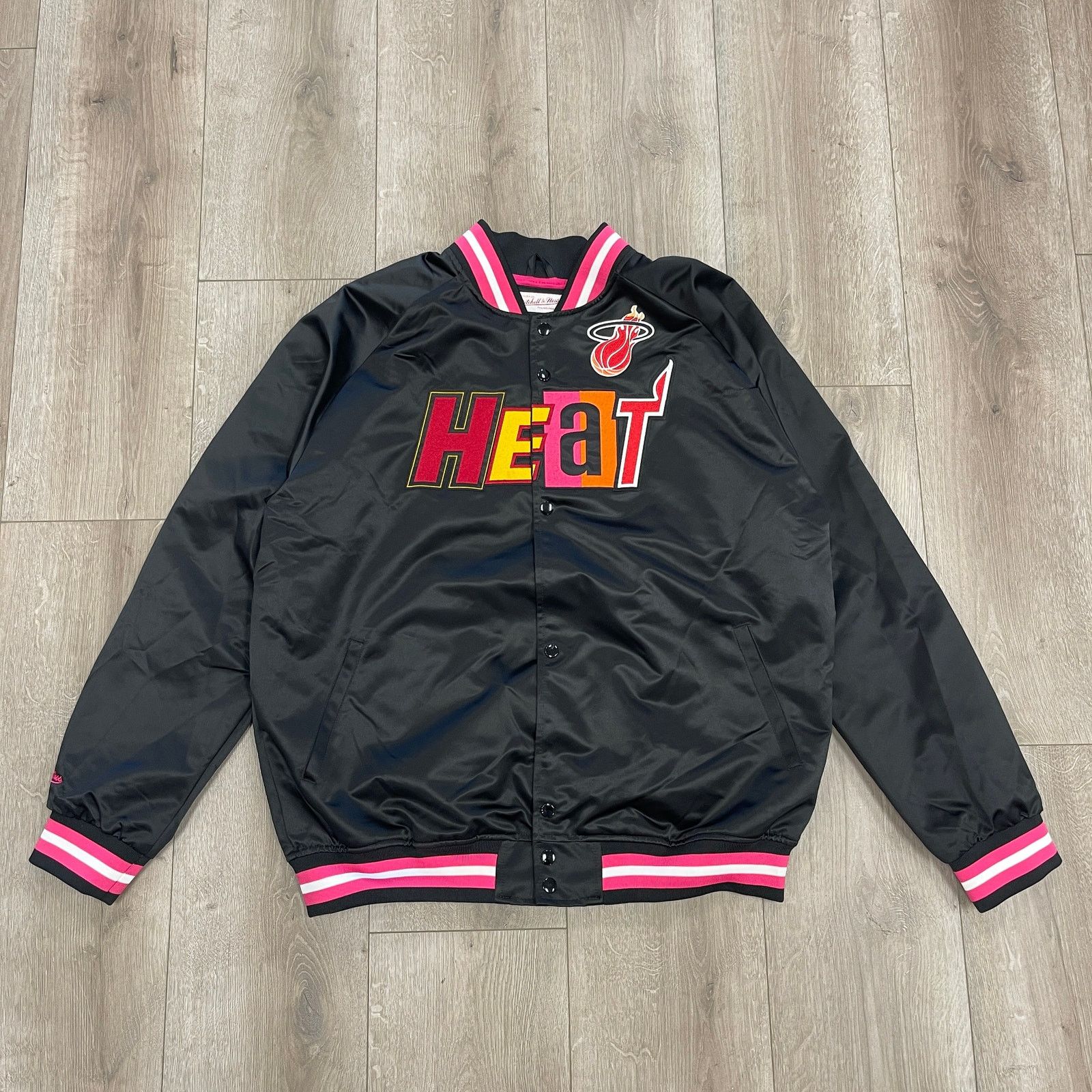 Mitchell & Ness Mitchell And Ness Miami Heat Mashup Satin Jacket NBA XL Size US XL / EU 56 / 4 - 1 Thumbnail