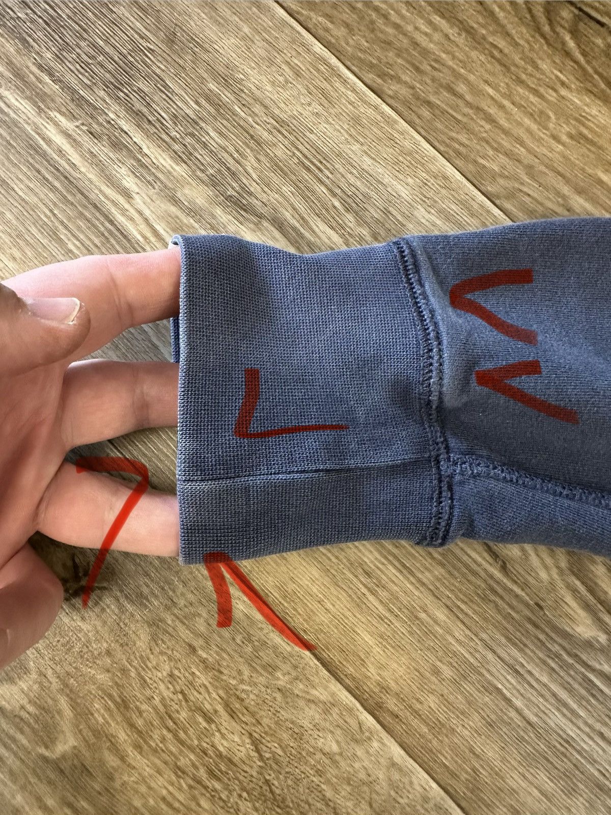 Burberry Burberry x custom hoodie size M Size US M / EU 48-50 / 2 - 16 Thumbnail