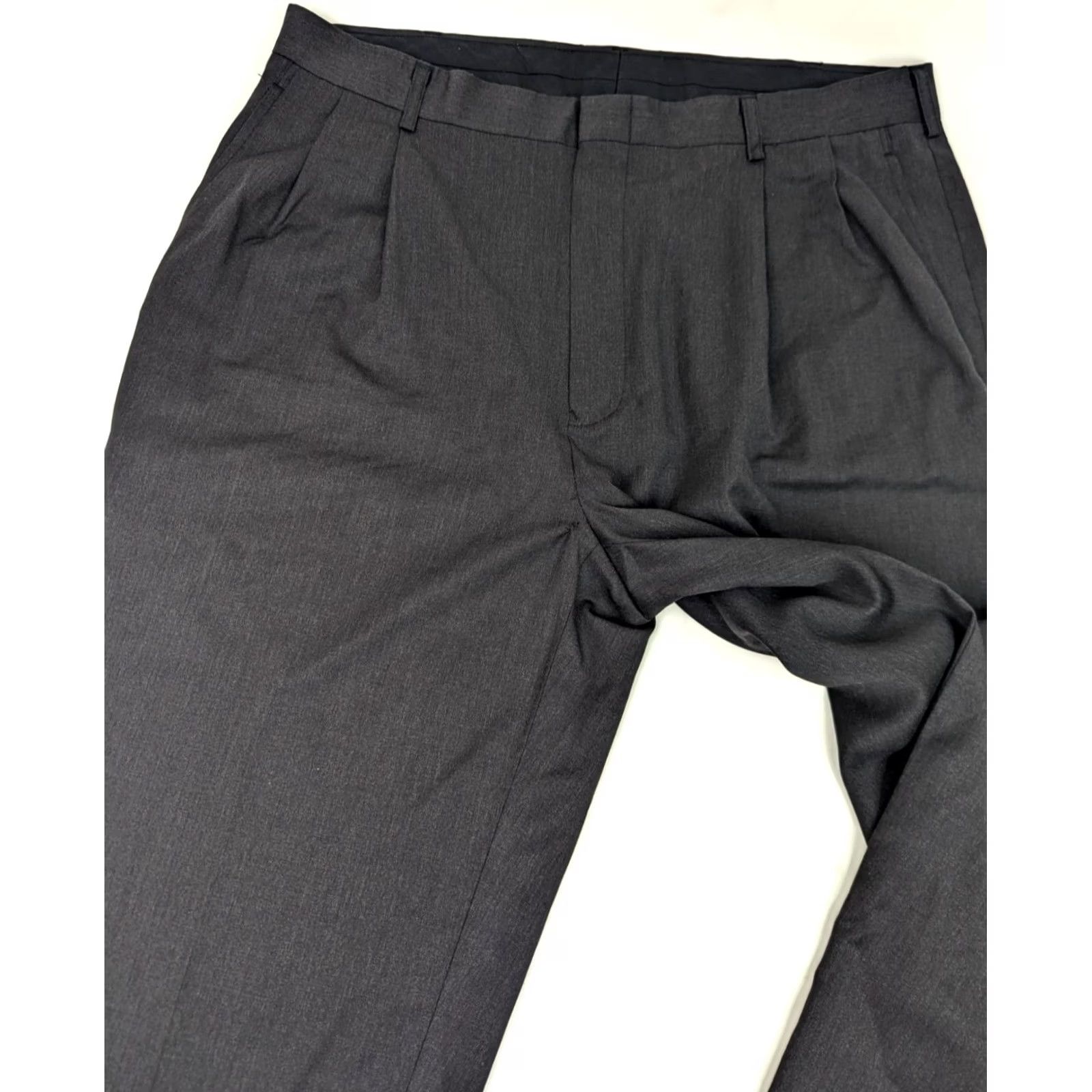 Jos. A. Bank Jos. A. Bank Traveler's 100% Wool Pleated Dress Pants Men 36x30 Gray Size US 36 / EU 52 - 3 Thumbnail