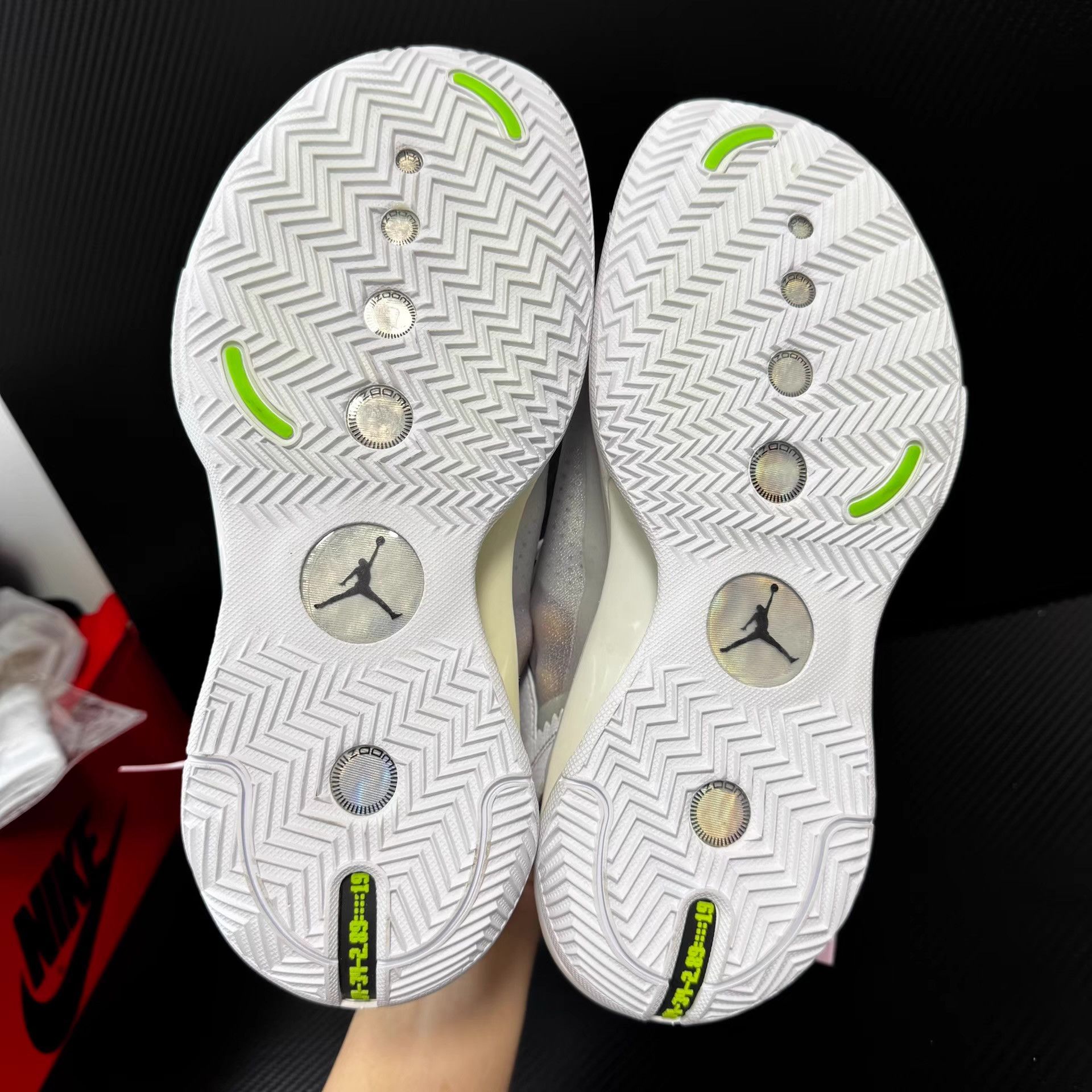 Nike Air Jordan 34 Q11 Size US 7.5 / EU 40-41 - 4 Thumbnail