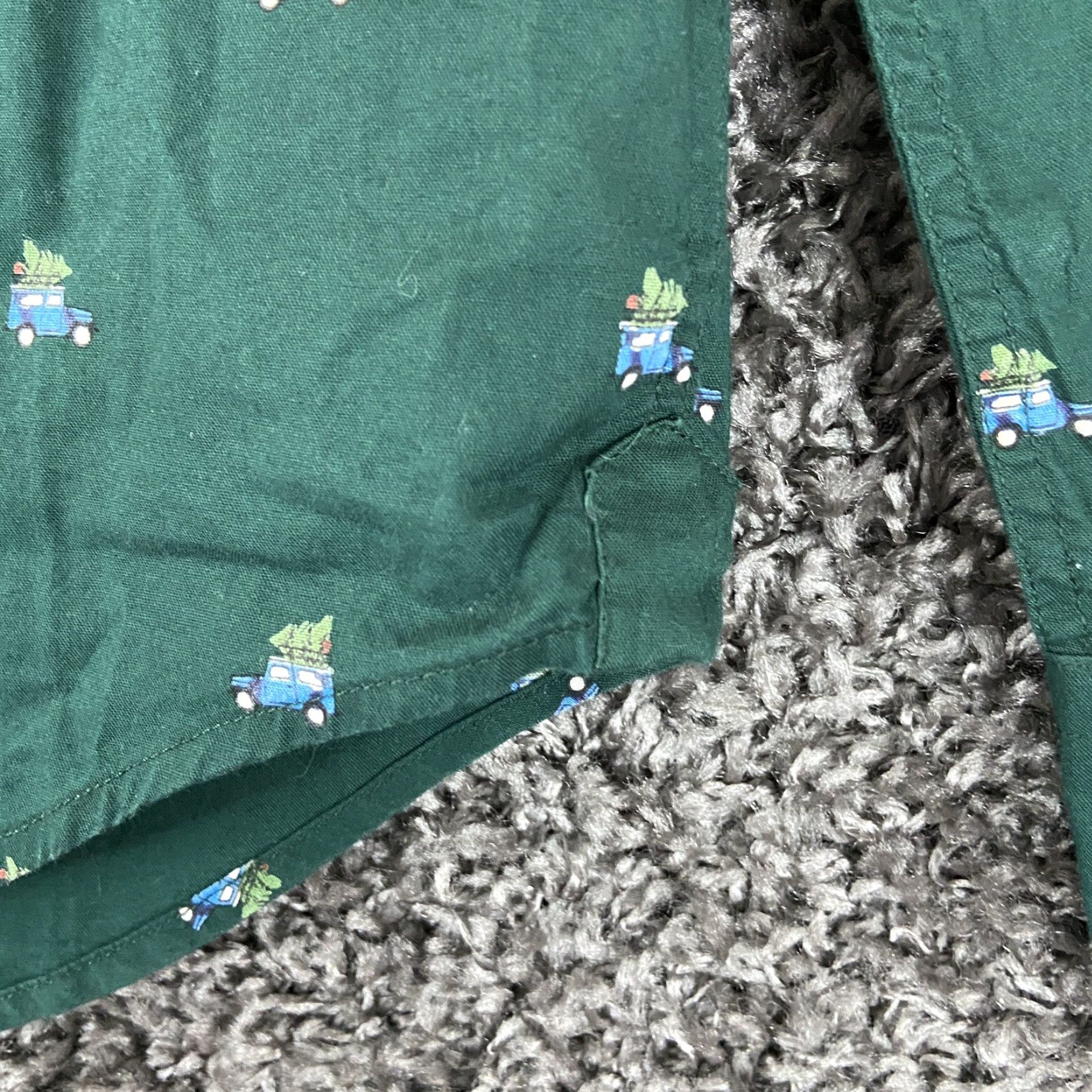 American Eagle Outfitters VINTAGE American Eagle Outfitters Men’s XS Green Cars With Christmas Trees Button-Down Button-Up Long Sleeve Shirt Christmas Men XS Green Pockets Size US XS / EU 42 / 0 - 2 Thumbnail