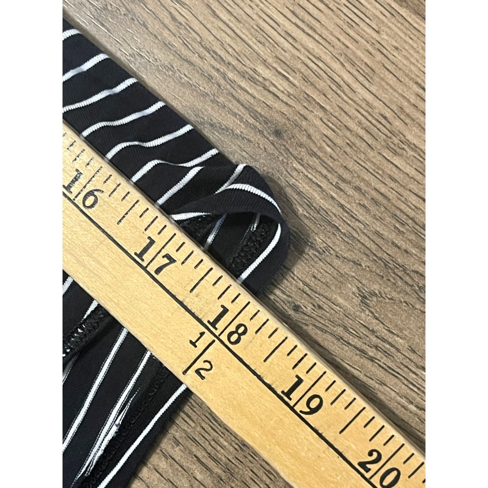 Lululemon Lululemon Shirt, Women's Large? Black Striped Long Sleeve Logo T-Shirt, Casual, Regular Fit, Pullover, Round Neck, Color May Vary, Free Return, Womens Size L / US 10 / IT 46 - 6 Thumbnail