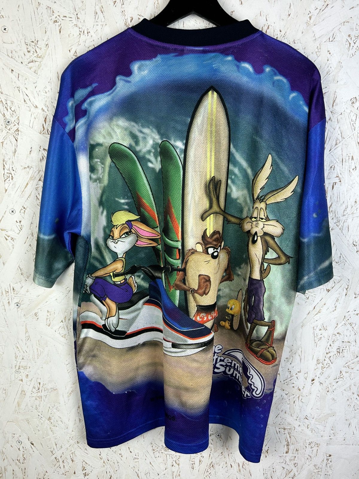 Warner Bros 90s Warner Bros 1999 Tune On Extreme Surf AOP Jersey Size L Size US L / EU 52-54 / 3 - 5 Thumbnail