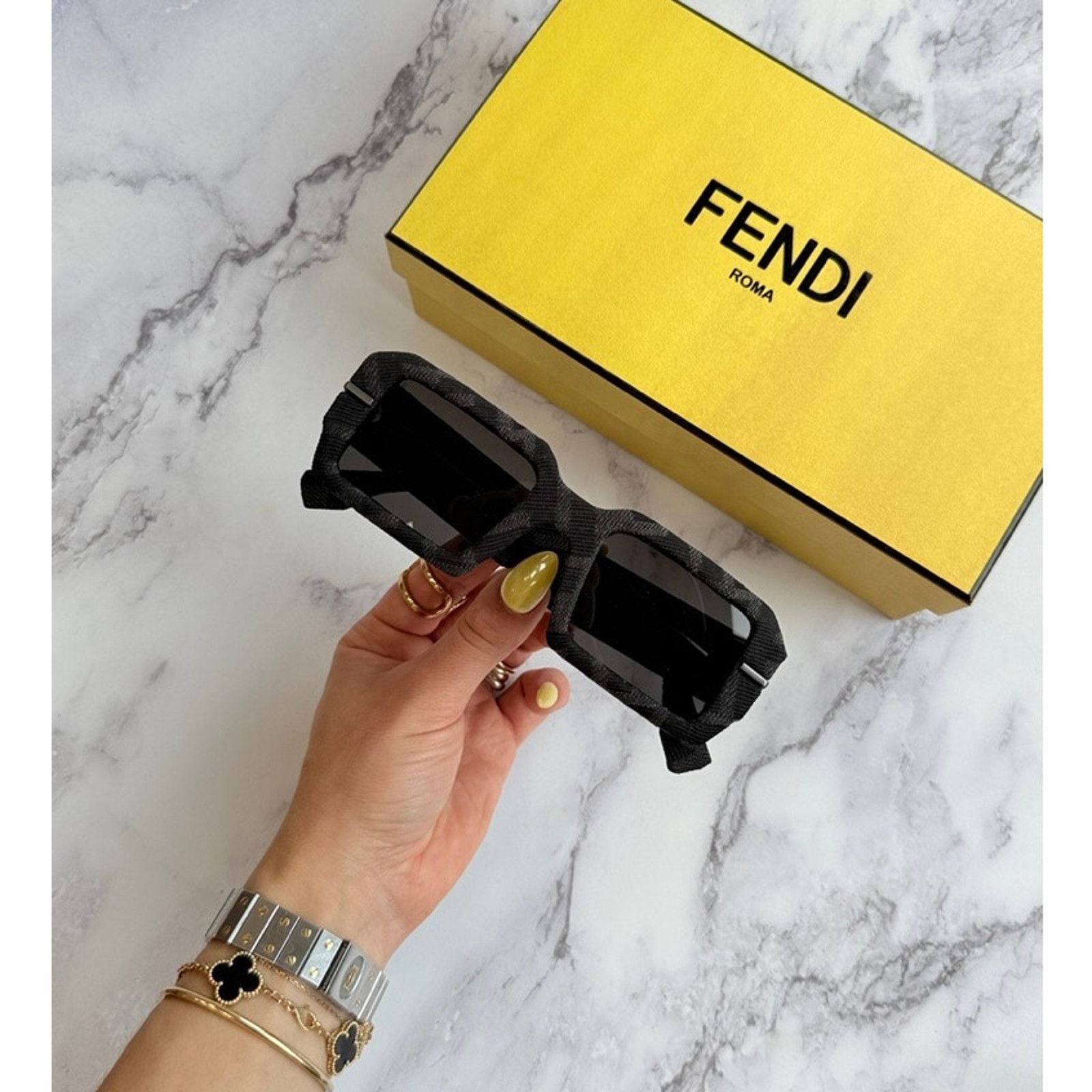 Fendi NEW Fendi FE40074U Limited Edition Sunglasses $1050 Size ONE SIZE - 2 Thumbnail