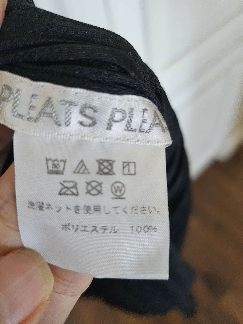 Issey Miyake issey miyake size：2 Black cardigan 2506-Nextarrow Size XXS / US 00 / IT 34 - 2 Thumbnail