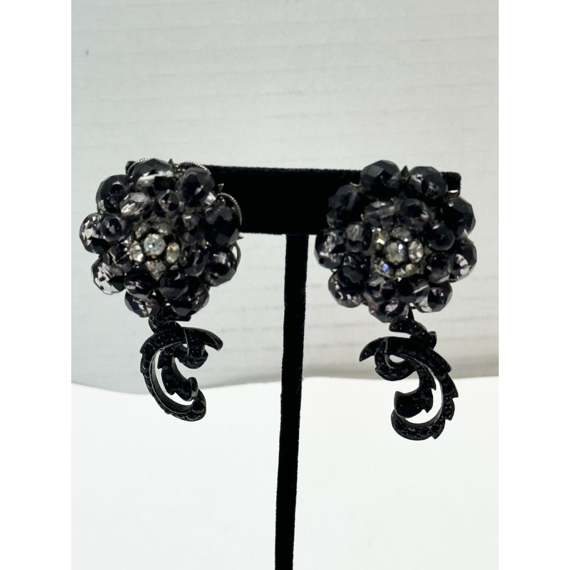 Vintage Vintage black crystal beaded rhinestone earrings Size ONE SIZE - 2 Thumbnail