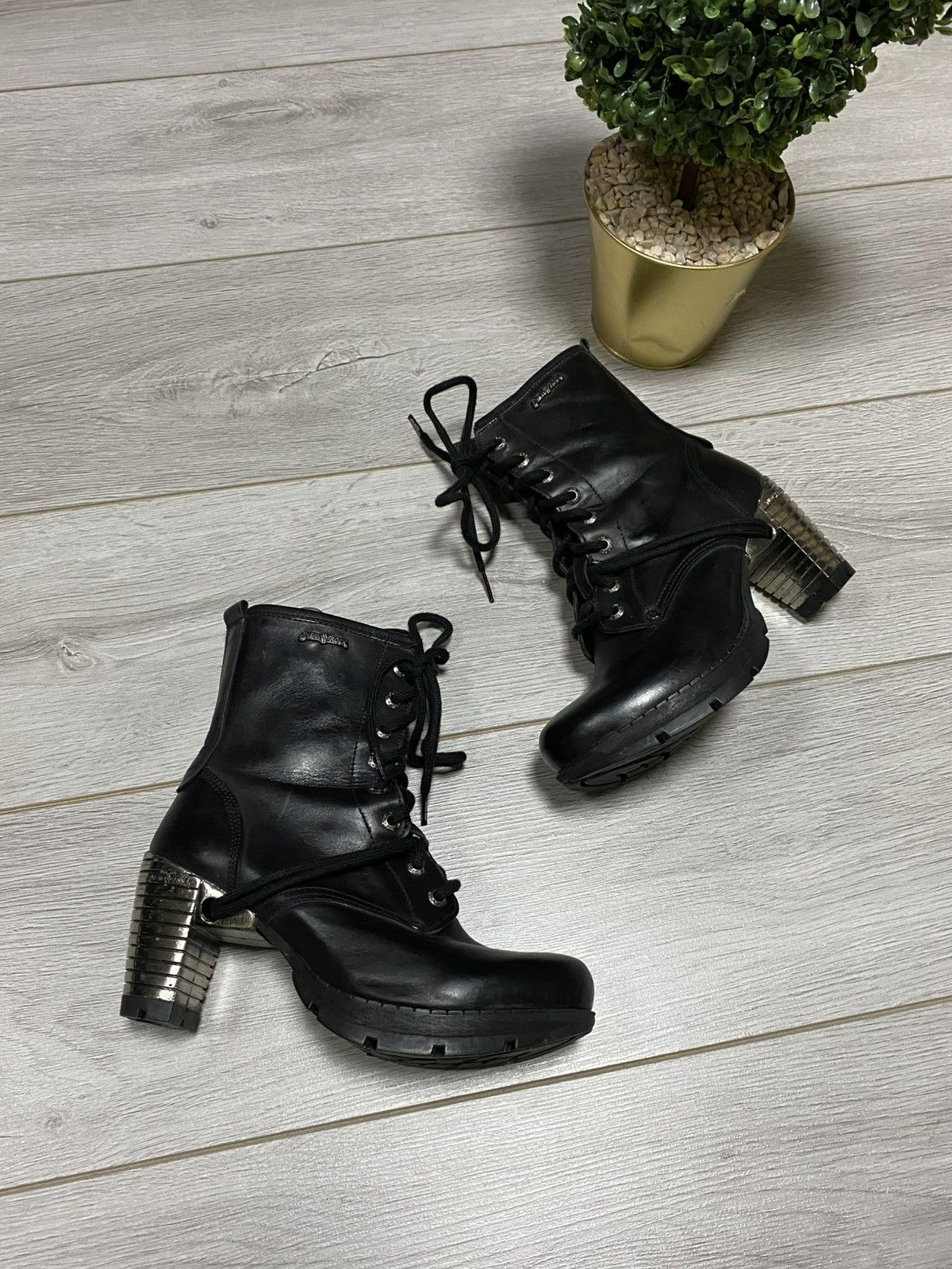 New Rock New Rock leather boots metallic heels long lace zip Size US 7.5 / IT 37.5 - 1 Thumbnail