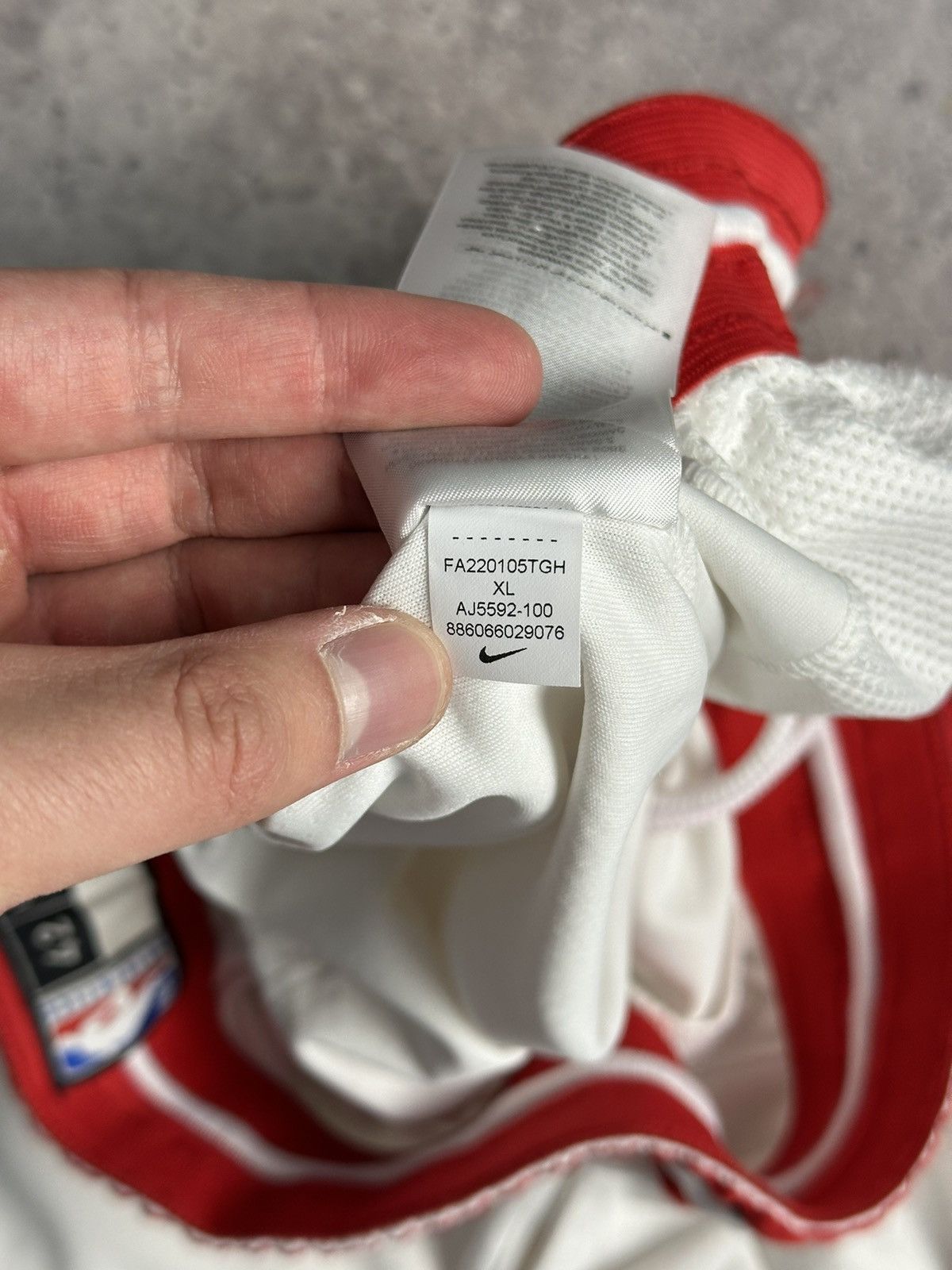 NBA × Vintage Vintage Nike Chicago Bulls NBA Shorts Association Edition Size US 34 / EU 50 - 11 Thumbnail