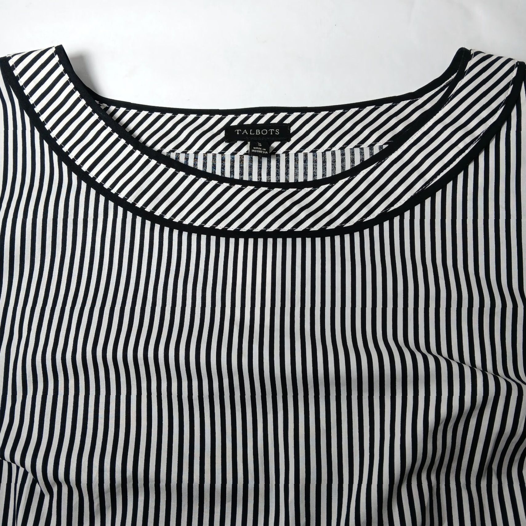 Talbots VINTAGE Talbots Women's Blouse Pullover Size Small Black White Striped Cotton Classic Fitted Sleeve Zipper Size S / US 4 / IT 40 - 5 Thumbnail