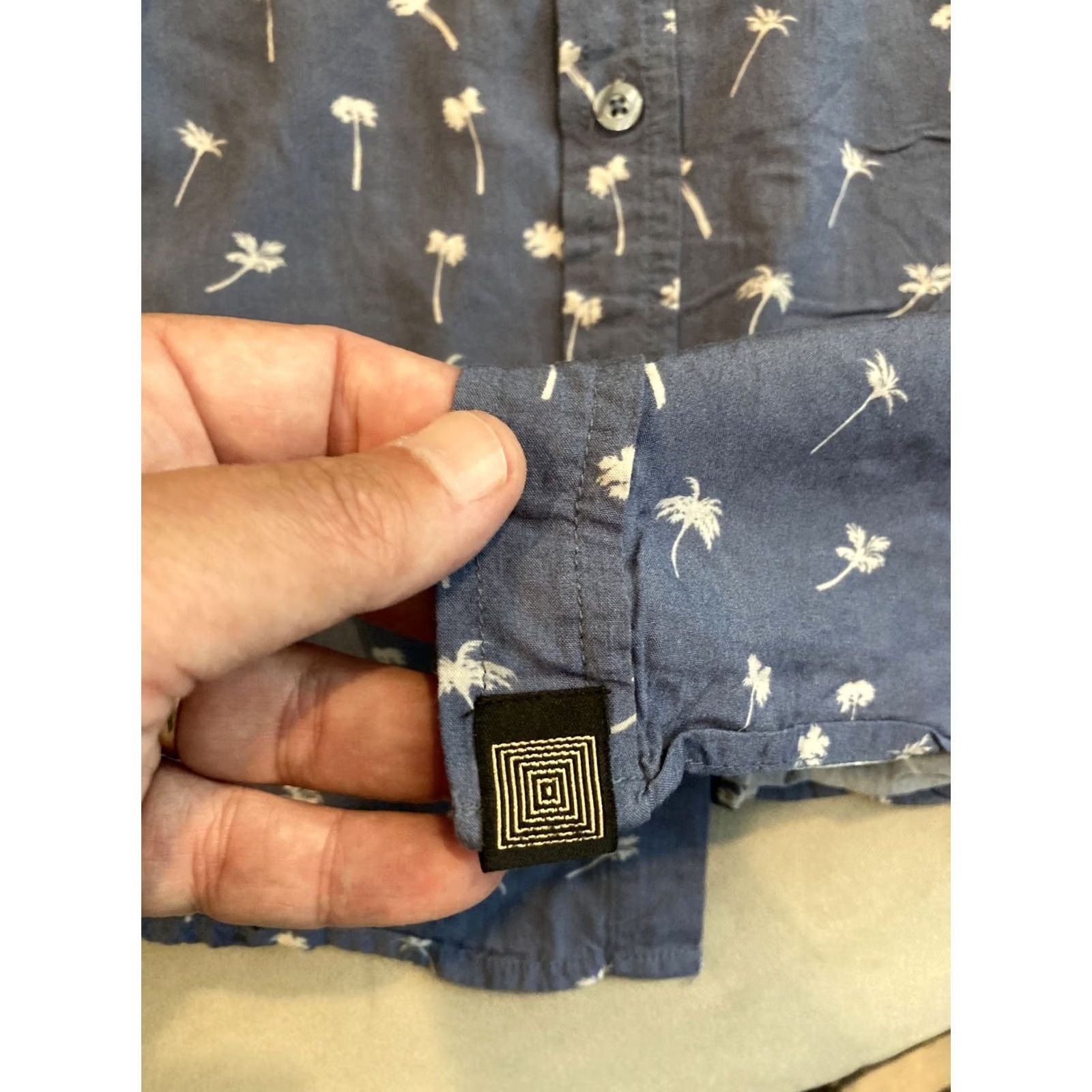 Vintage LuLaRoe Shirt XL Men Button-Up Short Sleeve Hawaiian Blue with Palm Trees Size US XL / EU 56 / 4 - 4 Thumbnail