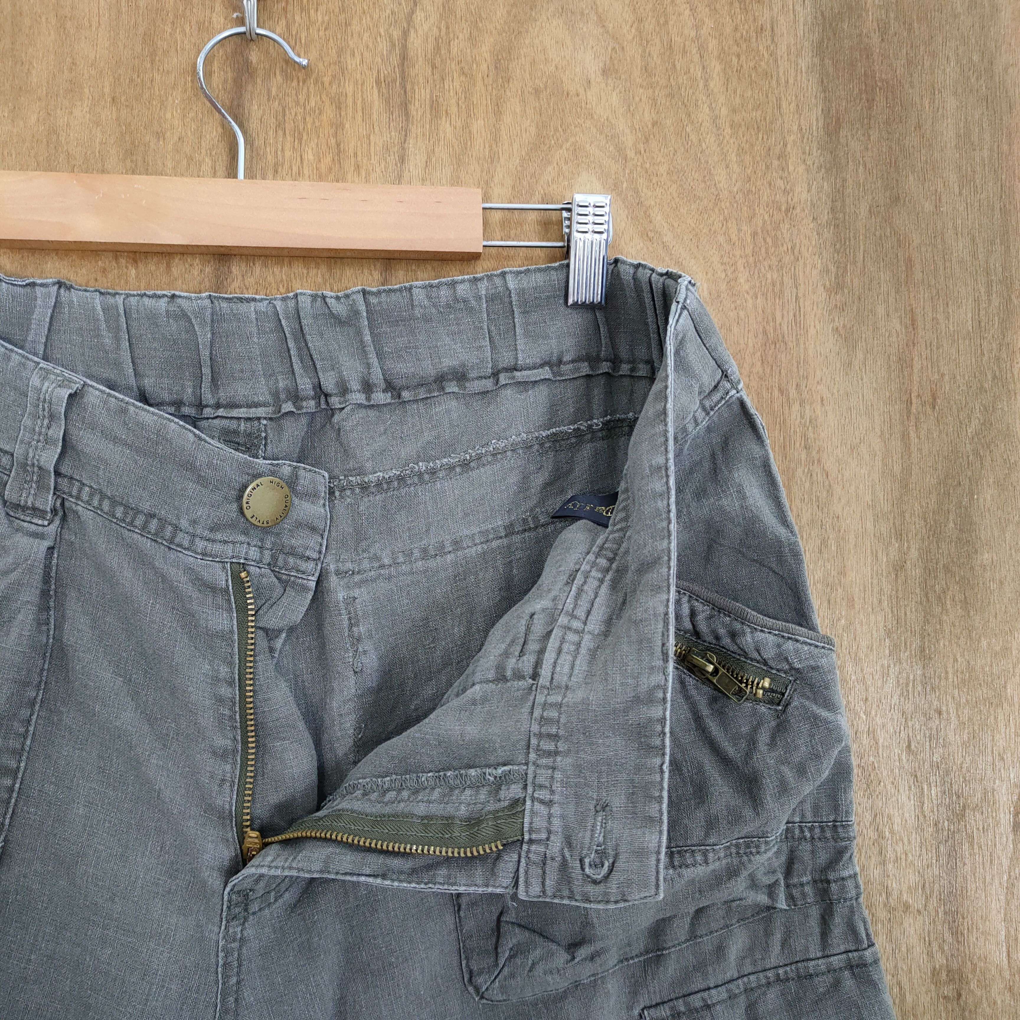 Japanese Brand DAILY SHORT MULTIPOCKET CARGO PANTS Size US 34 / EU 50 - 9 Thumbnail