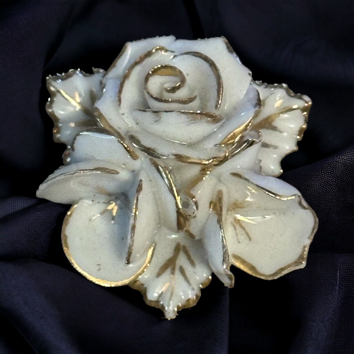 Vintage Vintage porcelain white rose brooch Size ONE SIZE - 1 Thumbnail