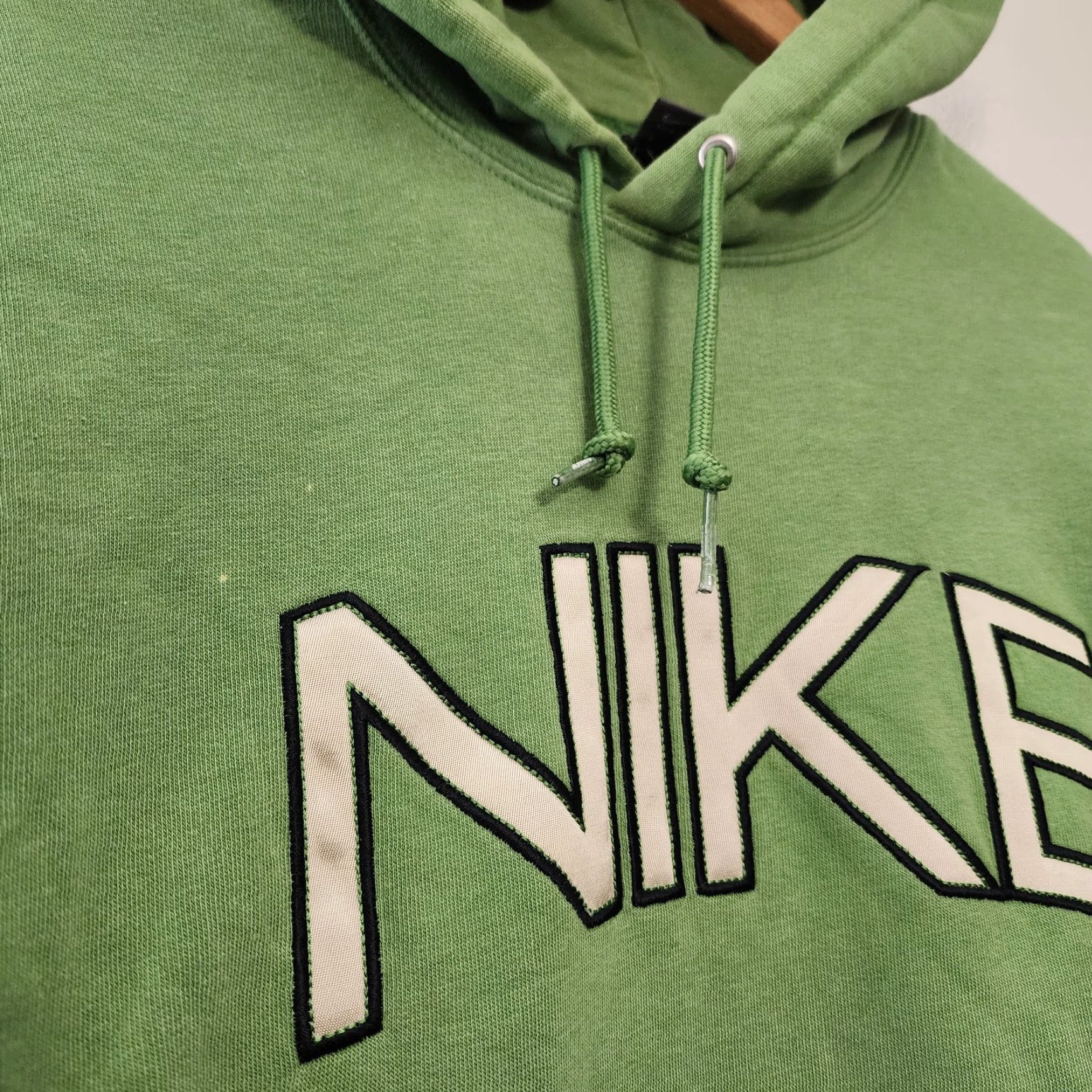 Nike VINTAGE Nike Hoodie Mens Medium Green Pullover Silver Tag Spellout Center M Mens Green Nike Hoodie Size US M / EU 48-50 / 2 - 4 Thumbnail