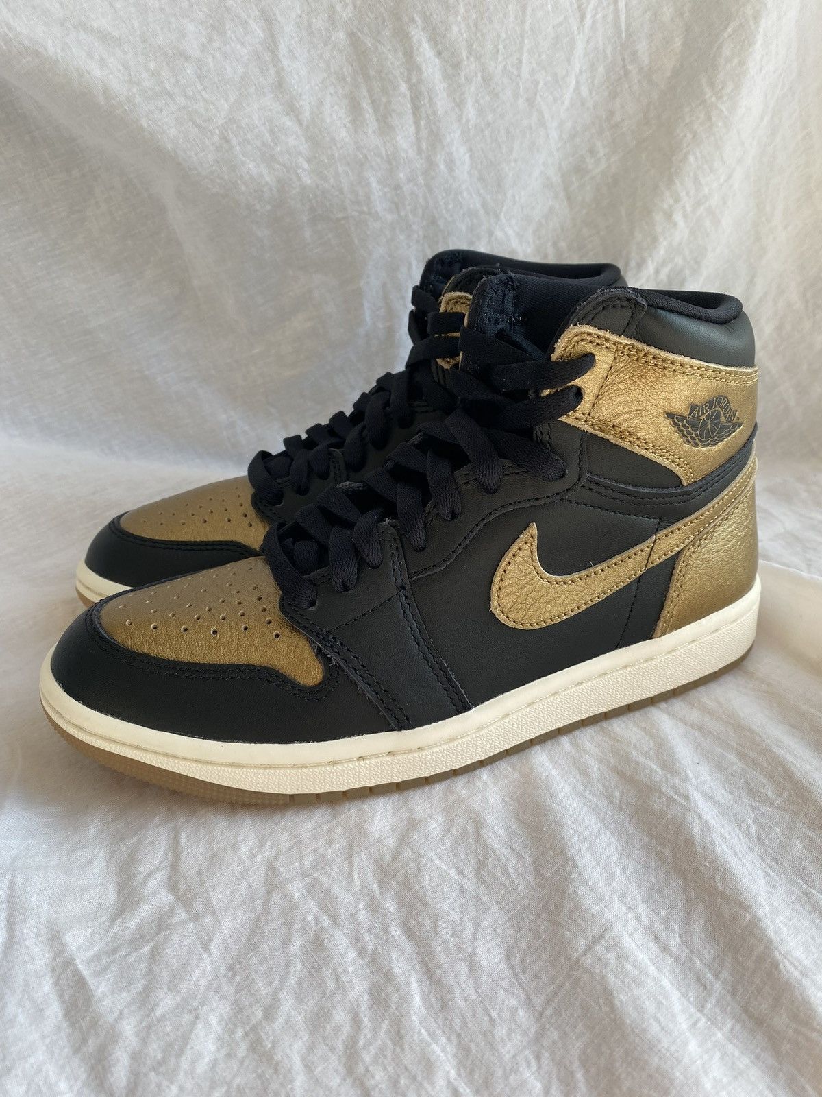 Jordan Brand Nike Air Jordan One Metalic Gold Size US 5.5 / EU 38 - 10 Thumbnail