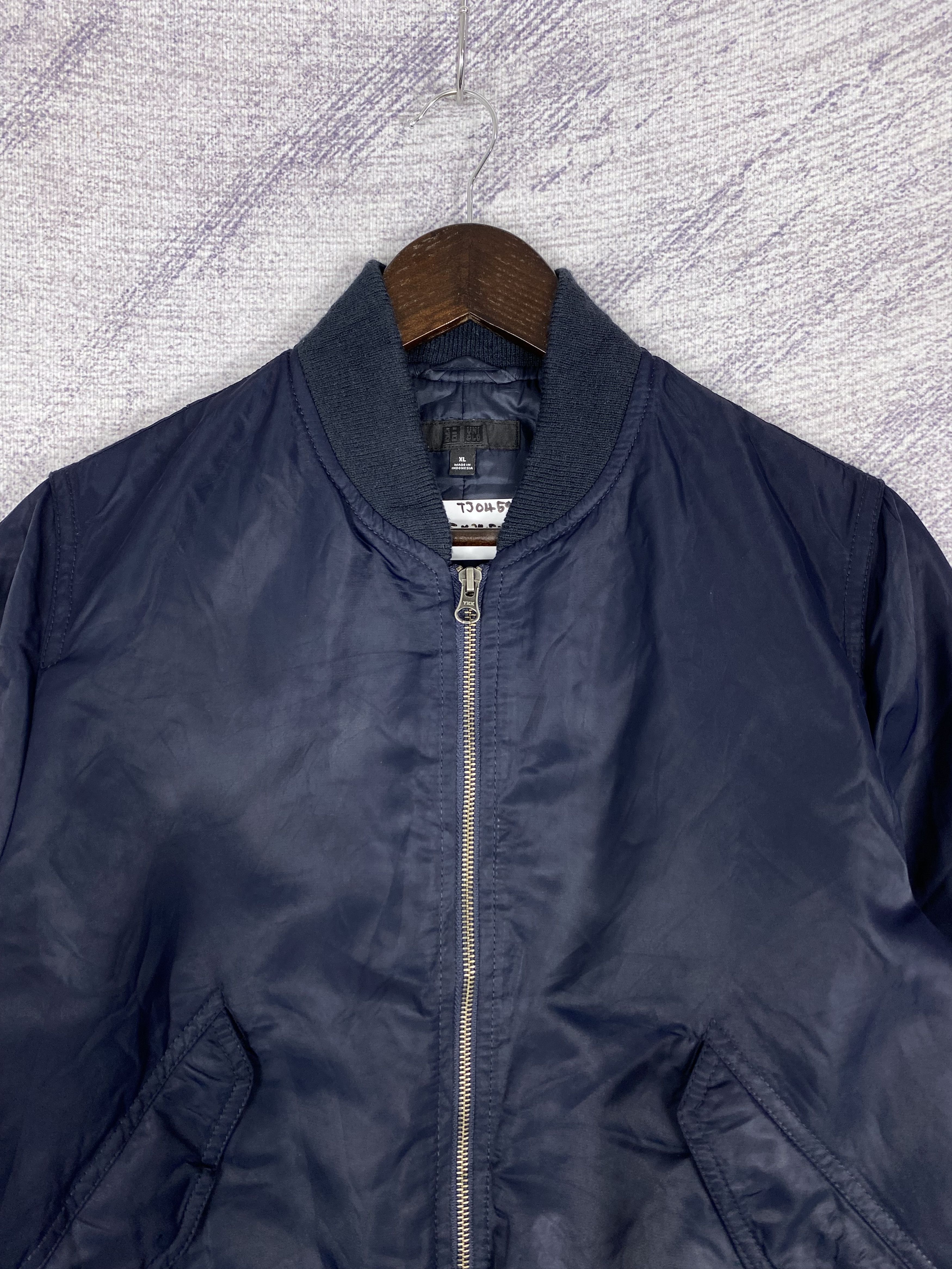 Uniqlo Vintage Uniqlo Zip Up Nylon Fabric Polyester Bombers Jacket Size US XL / EU 56 / 4 - 2 Thumbnail