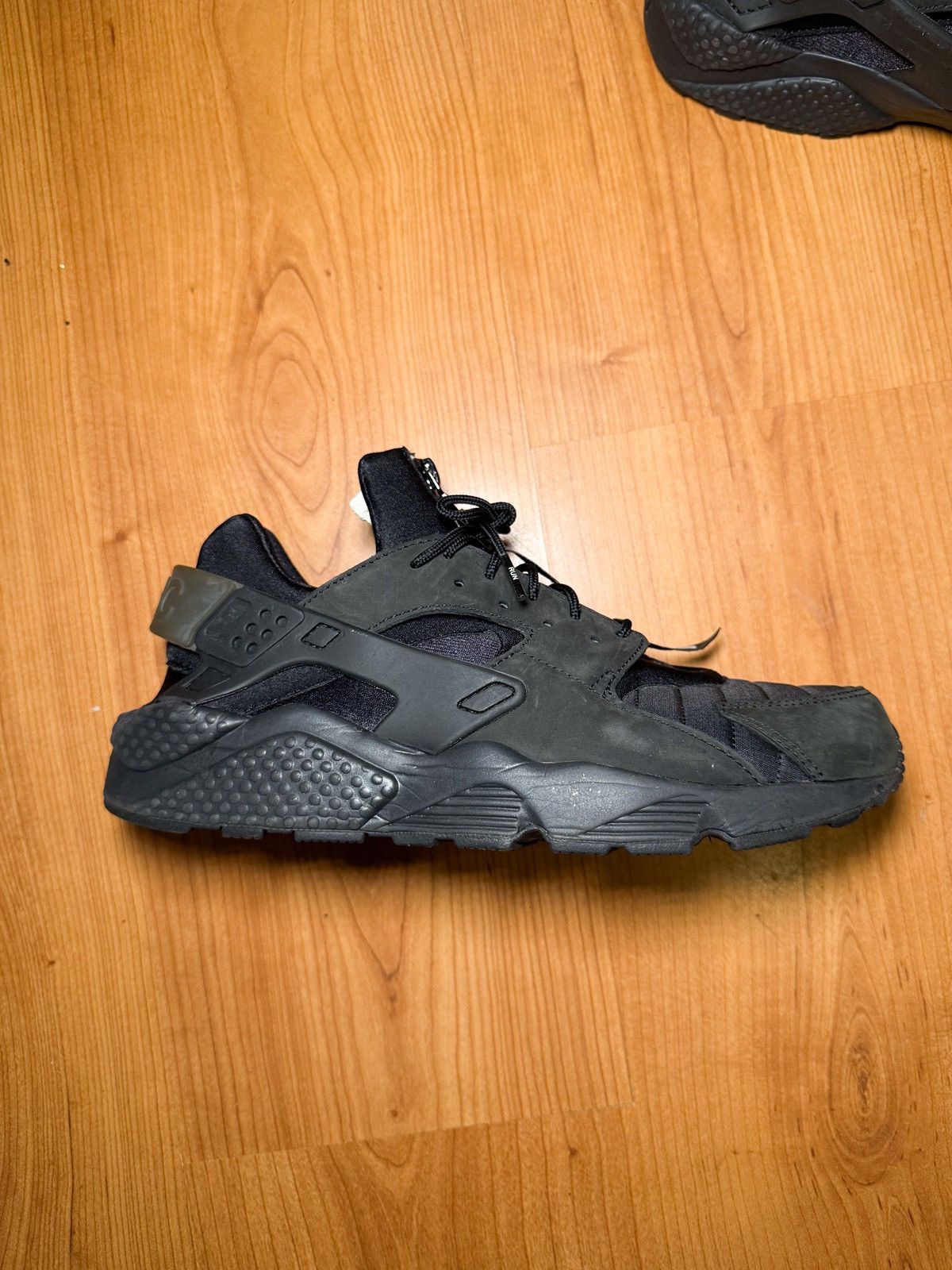 Nike × Vintage Nike Air Huarache NYC Size US 10 / EU 43 - 4 Thumbnail