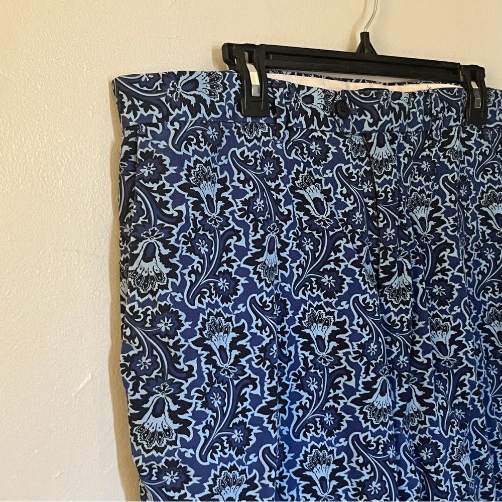 Banana Republic Banana Republic Men’s Casual Shorts Blue Paisley Size 38 Size US 38 / EU 54 - 3 Thumbnail